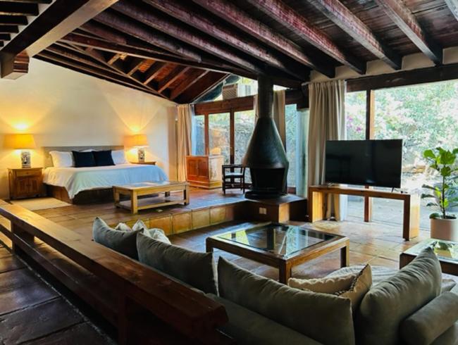 Deluxe Suite - Photo 8