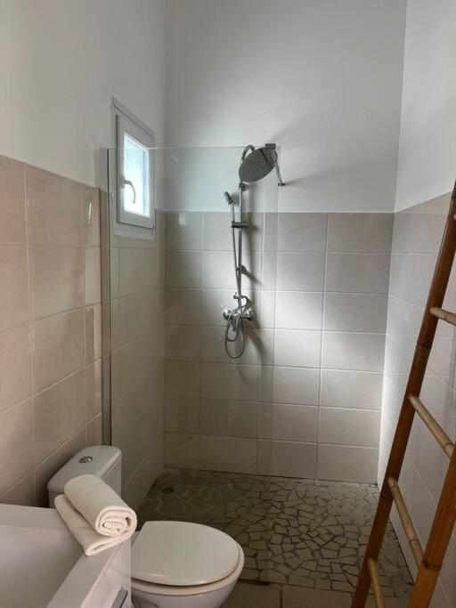Three-Bedroom House photo 3