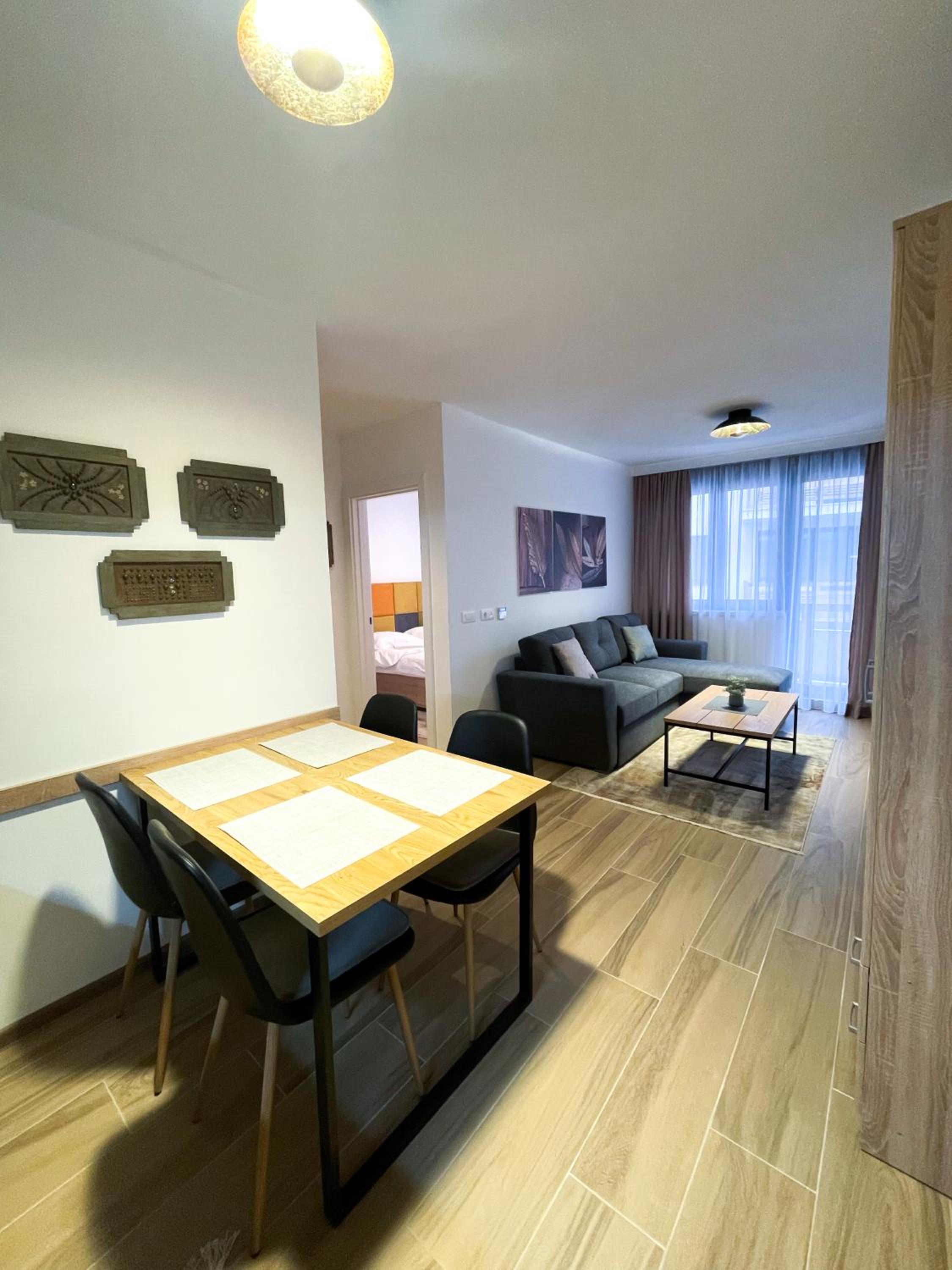 One-Bedroom Apartment photo 1