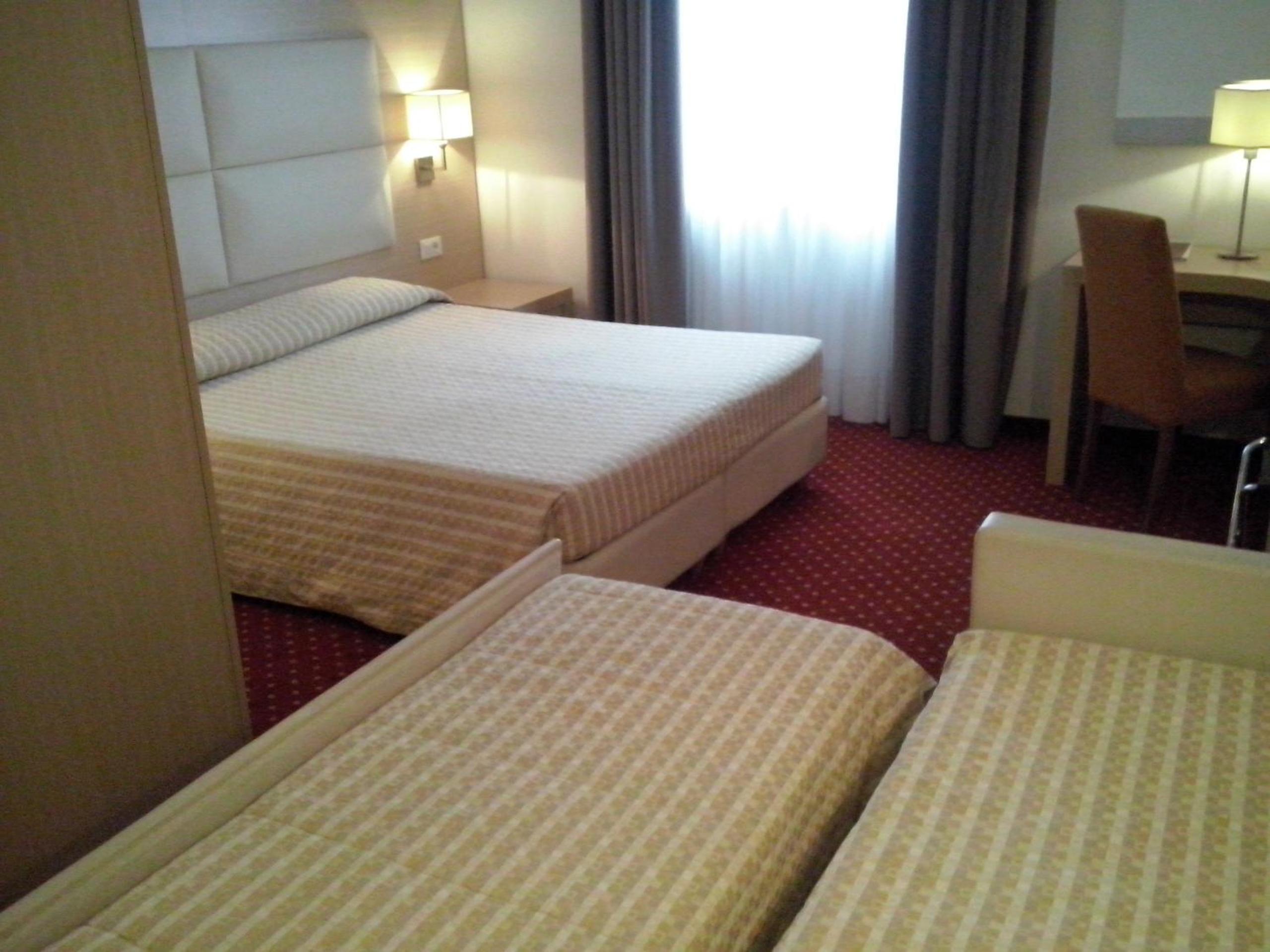 Superior Quadruple Room photo 2