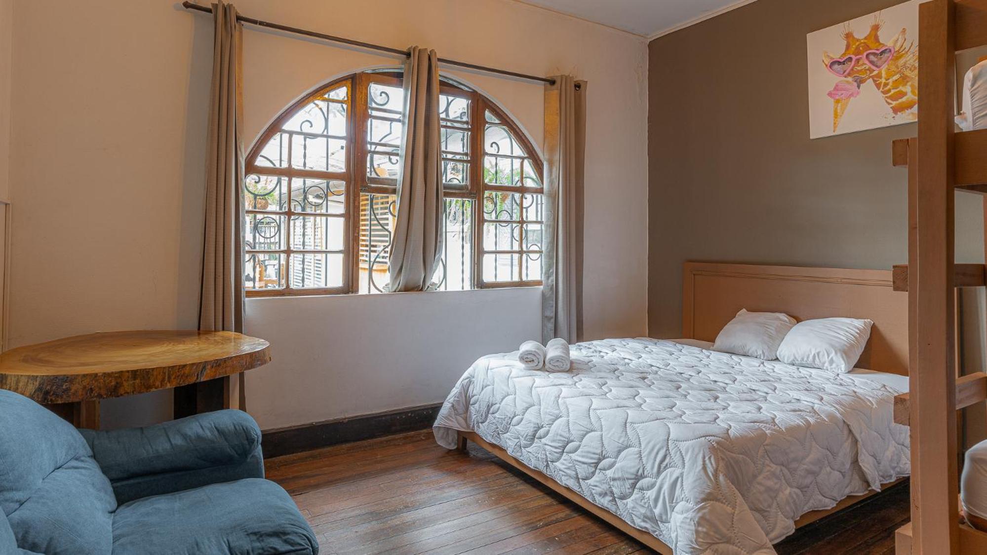 Double Room with Shared Bathroom photo 2
