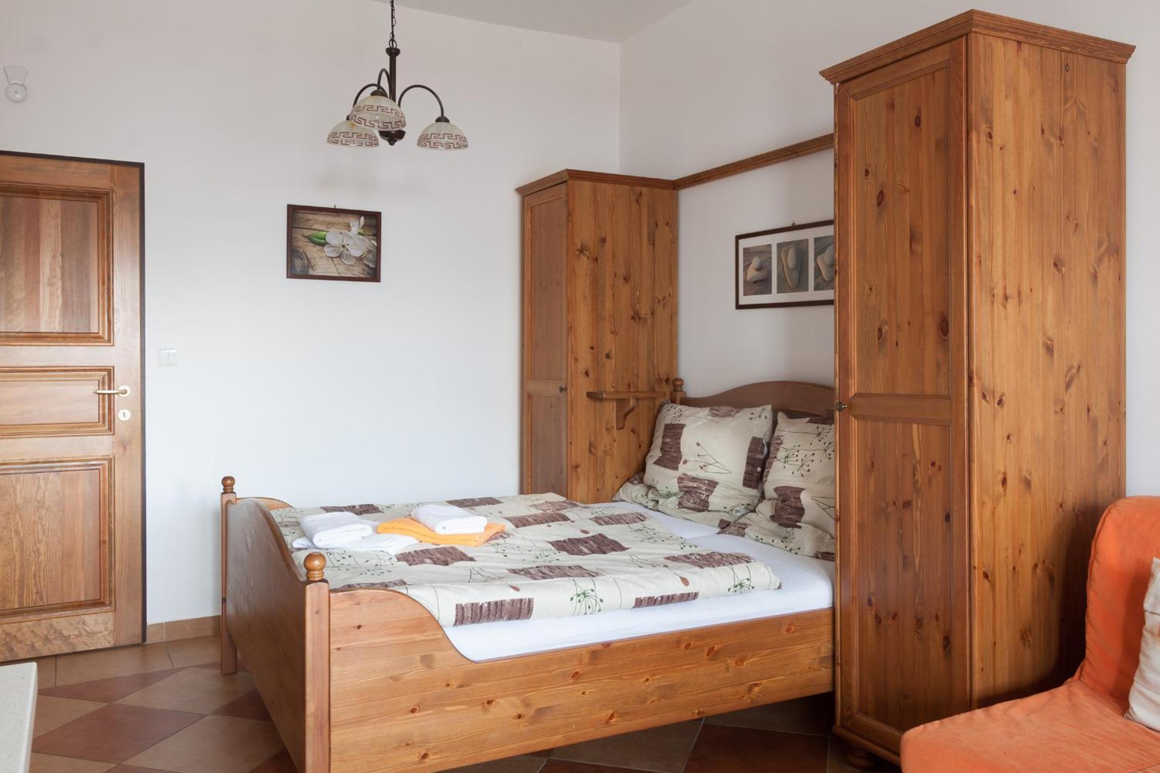Studio (2 Adults)