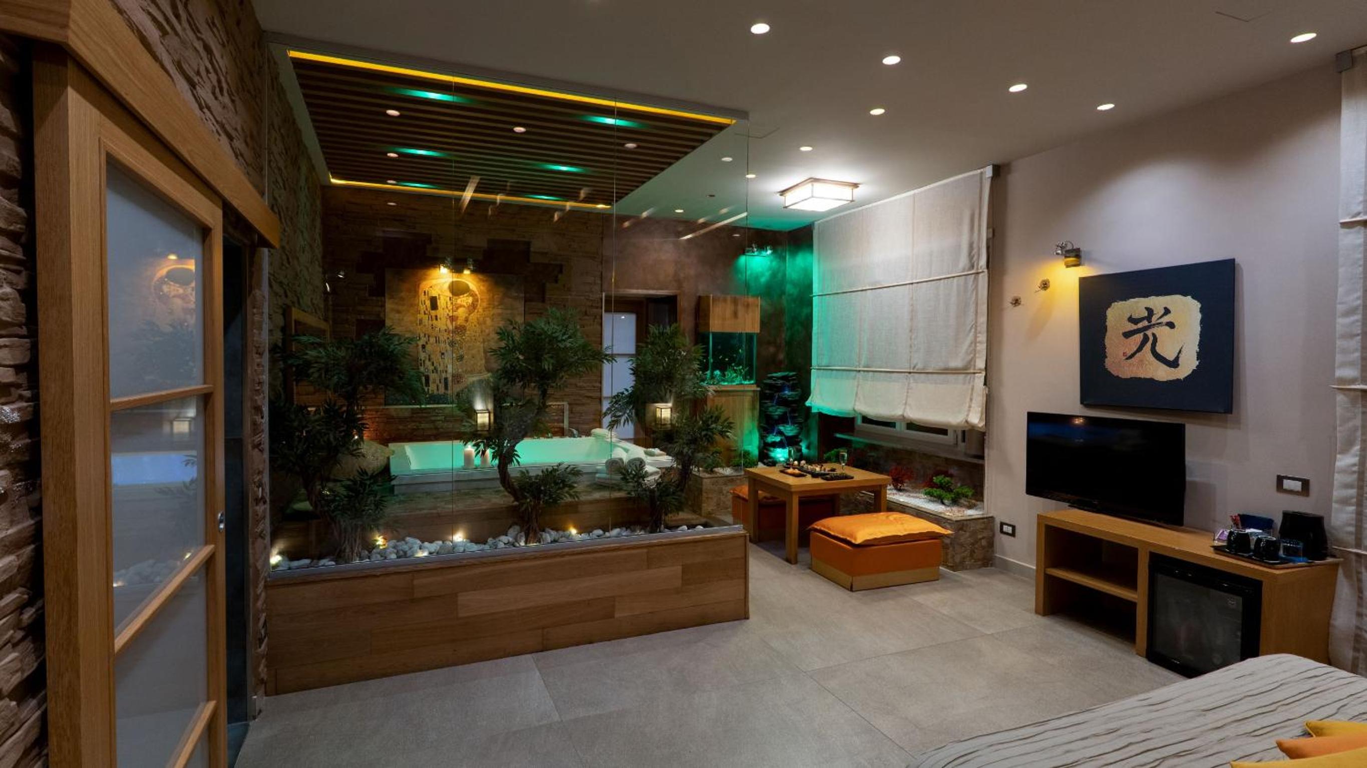 Deluxe Suite with Spa Bath