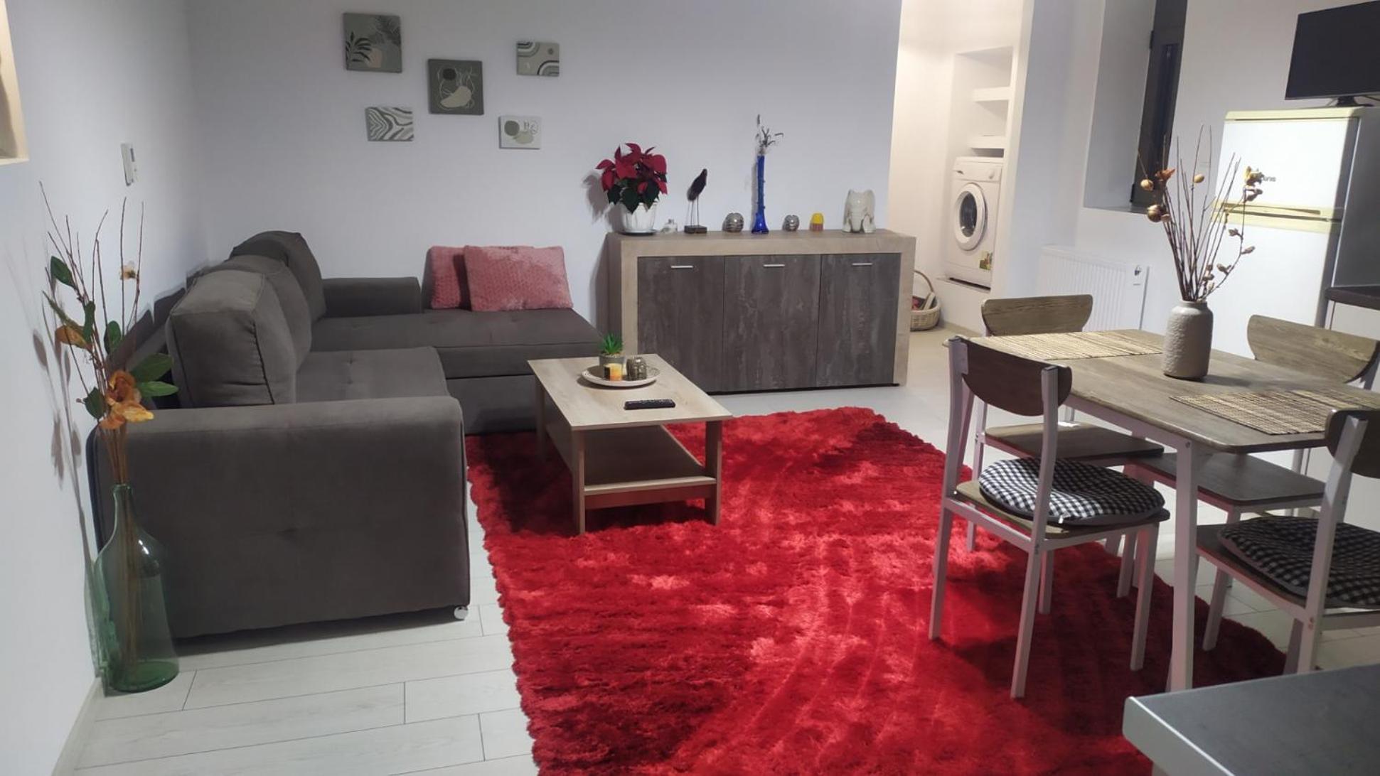 One-Bedroom House - Photo 27