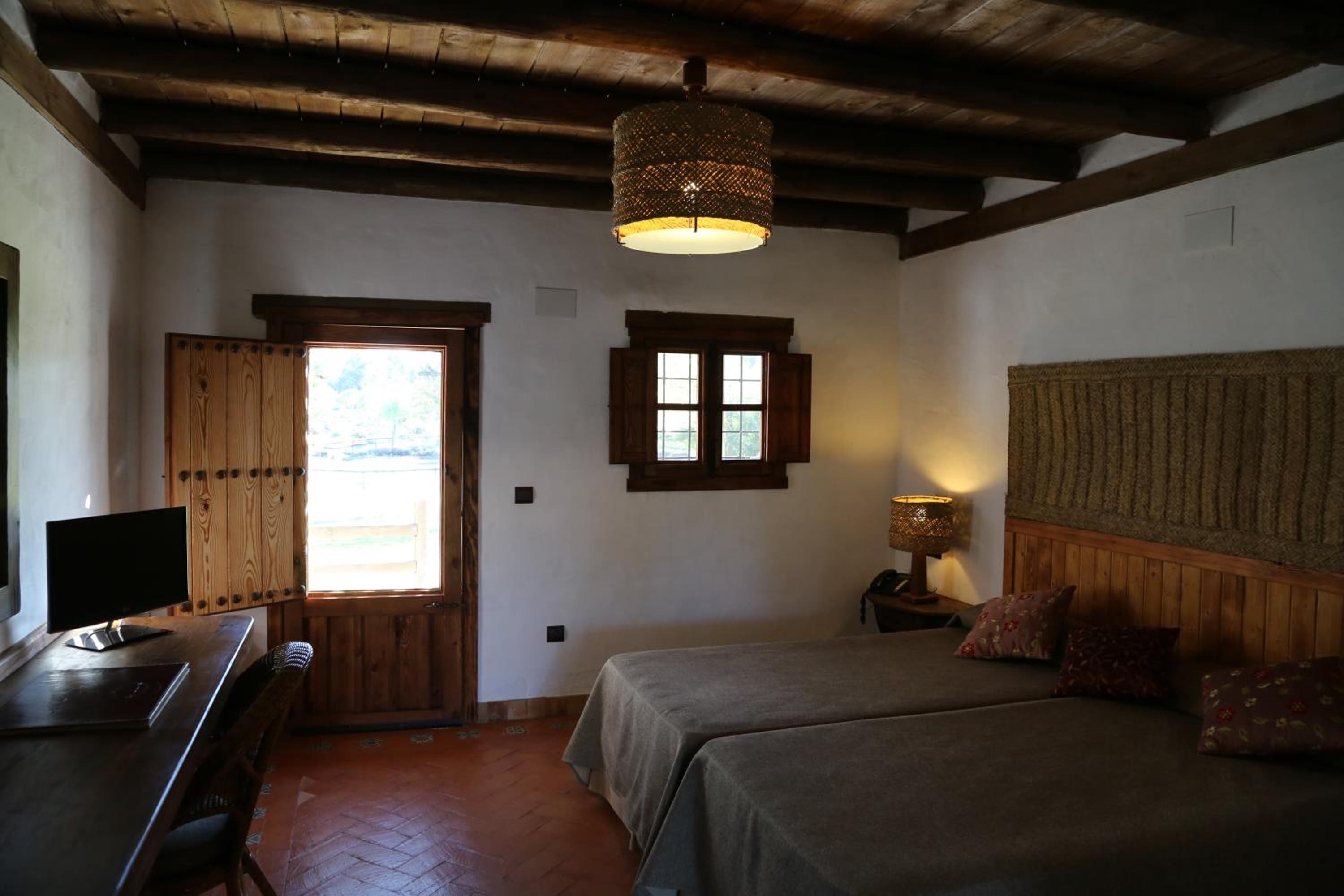 Twin Room - Photo 1