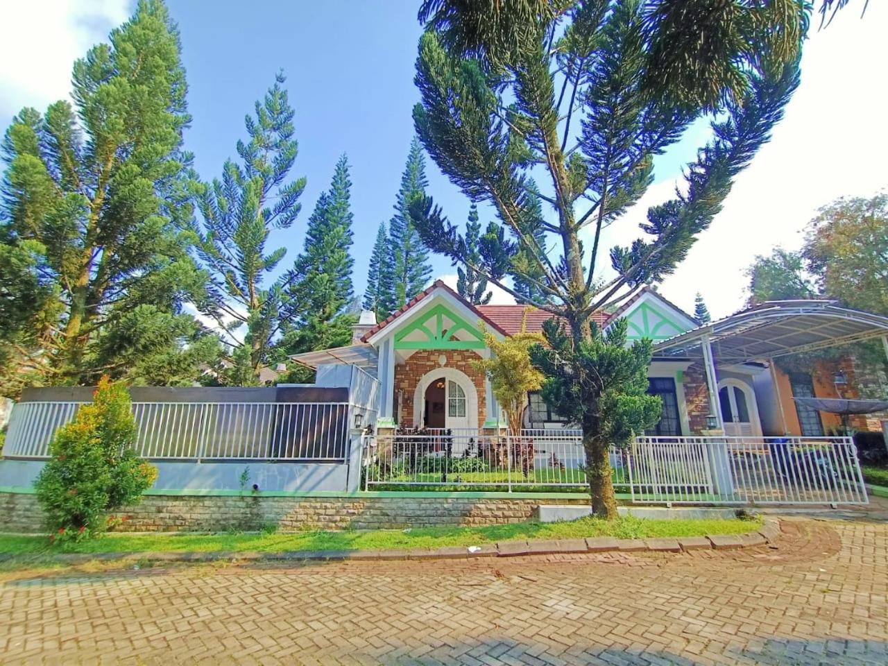 Villa with Private Pool - Photo 3