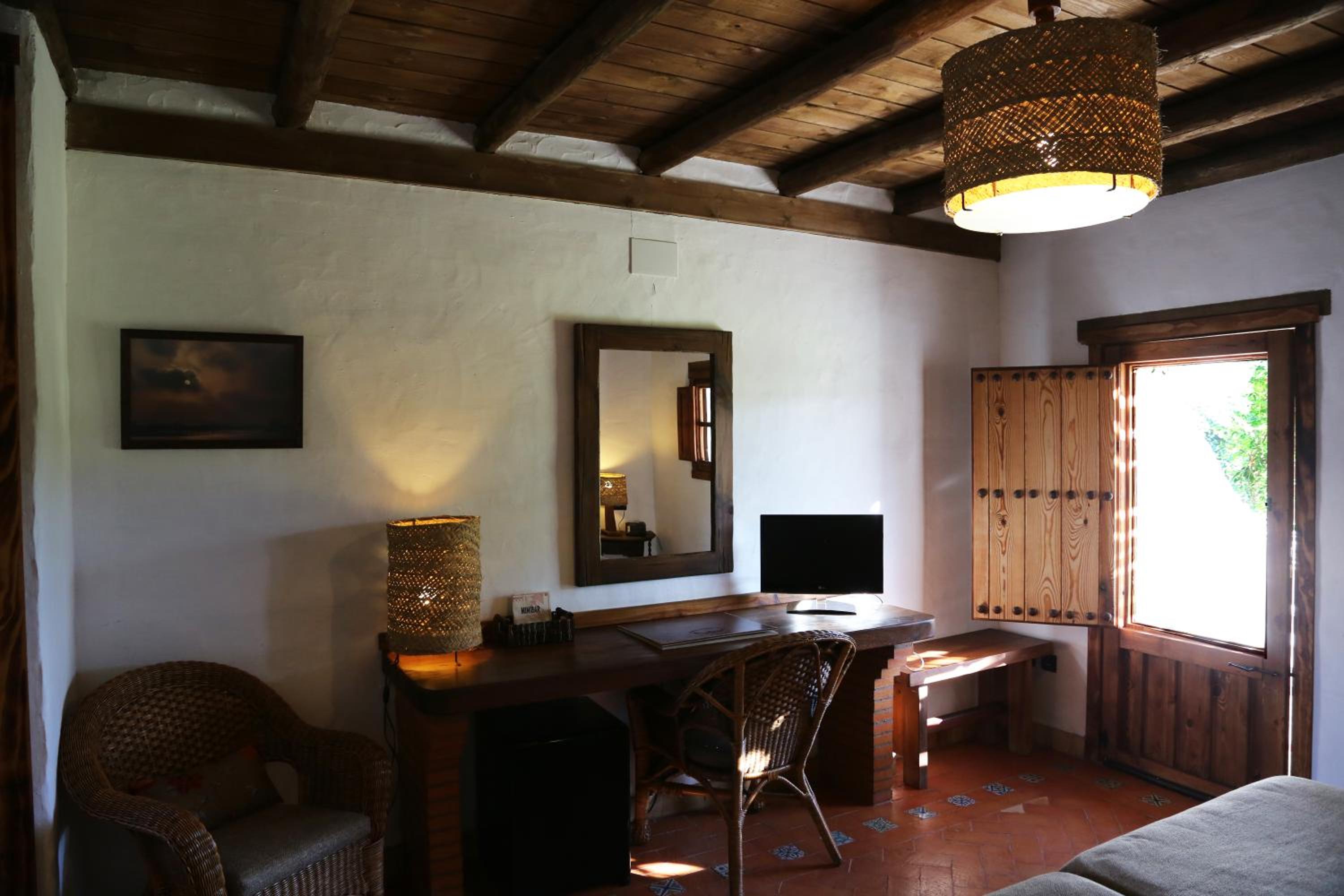 Twin Room - Photo 9