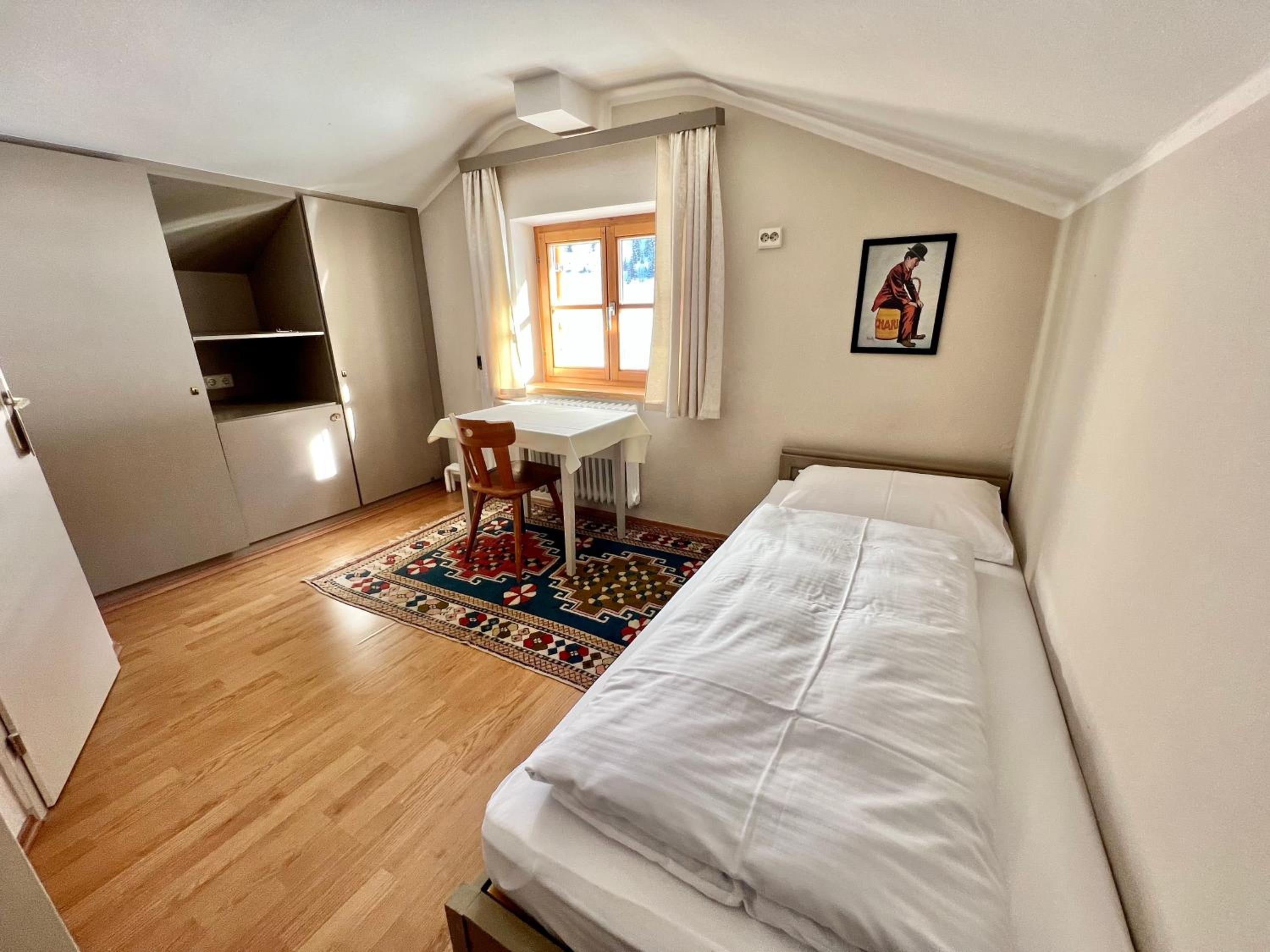 Single Room with Shared Bathroom photo 1