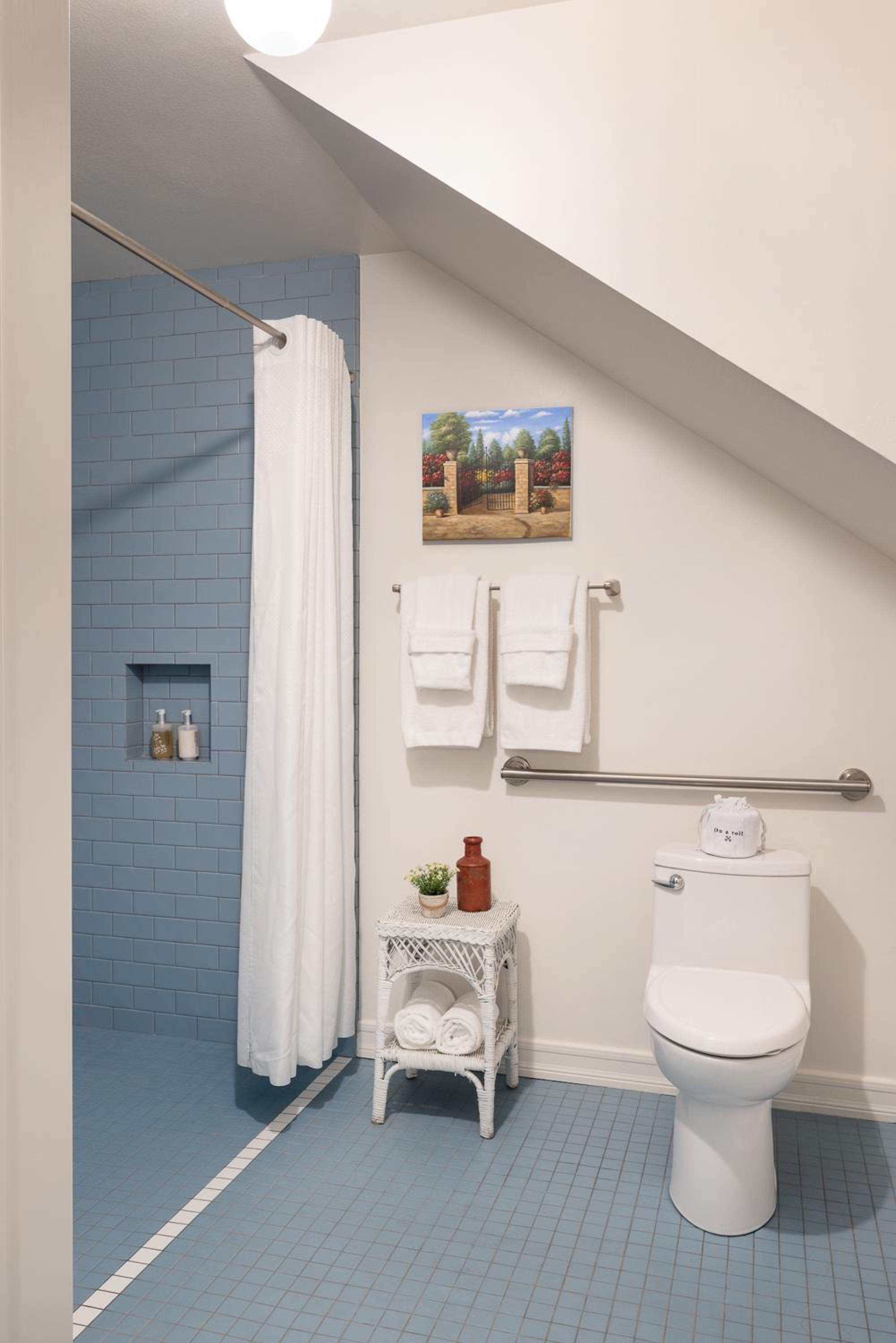 Deluxe King Suite photo 3