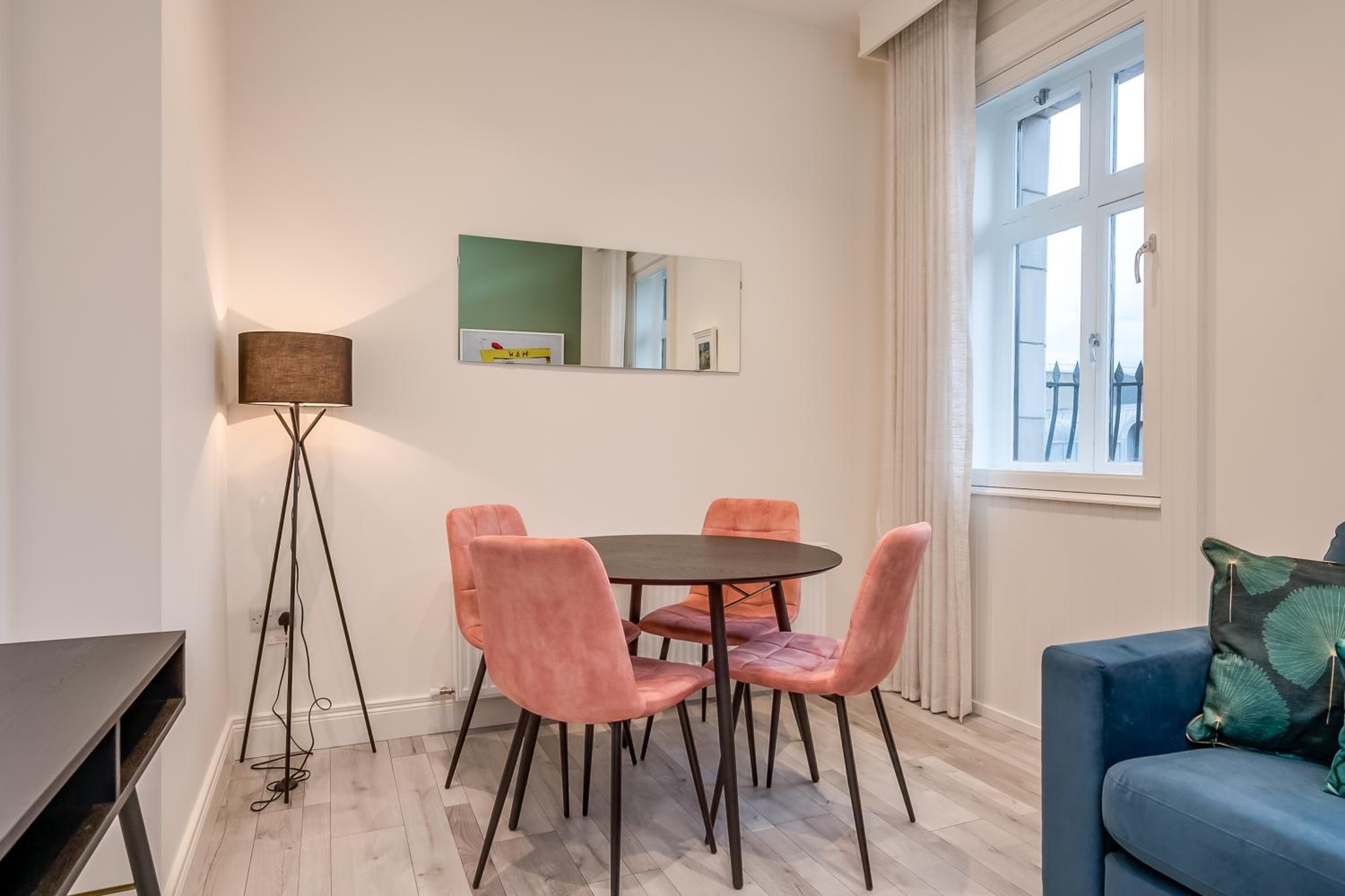 Apartment - Split Level - Photo 3