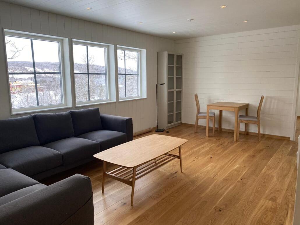 Five-Bedroom House photo 3