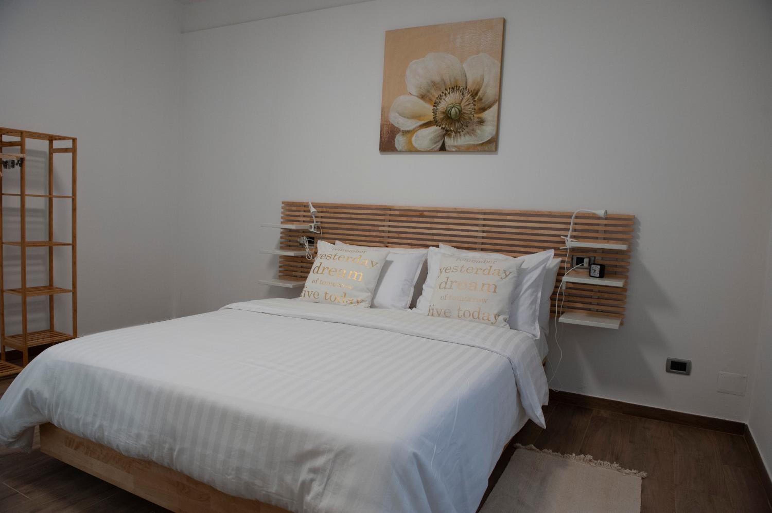 One-Bedroom Apartment photo 1