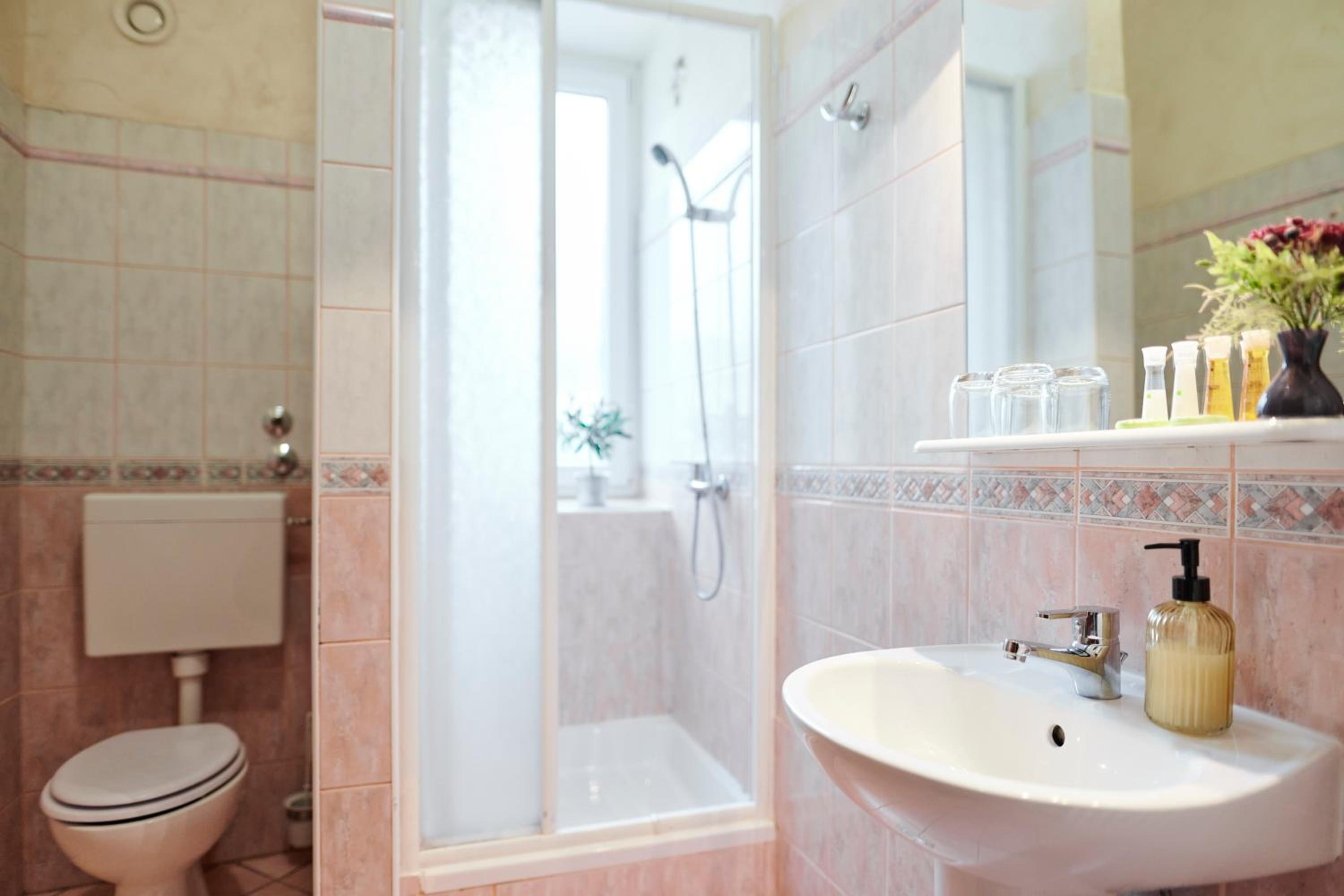 Standard Double Room - Photo 3