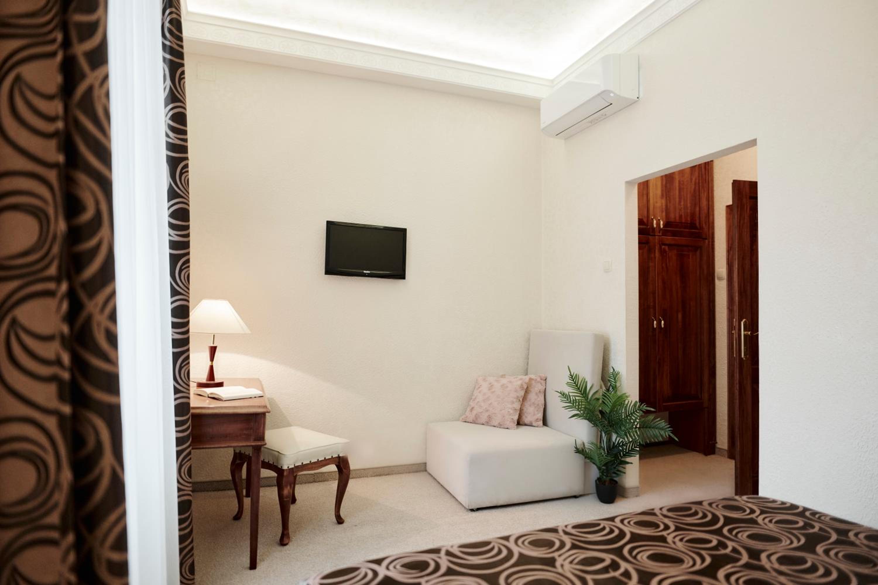 Standard Double Room - Photo 4