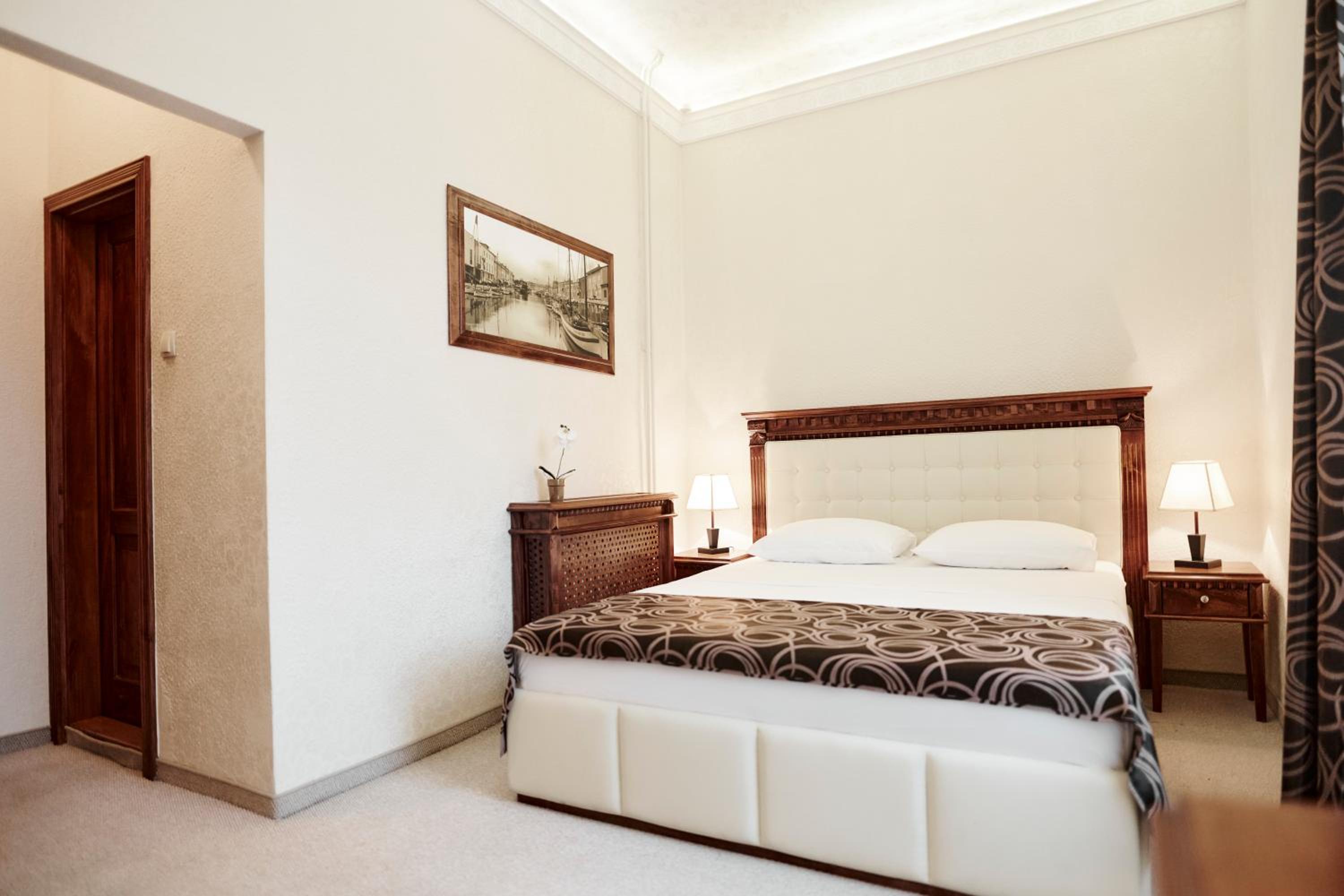 Standard Double Room - Photo 5