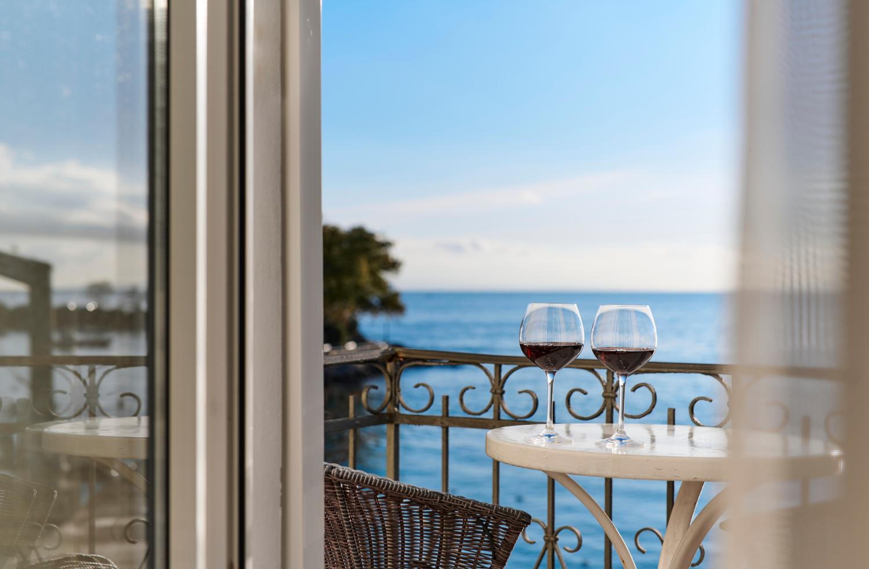 Superior Double Room with Balcony and Sea View - Photo 5