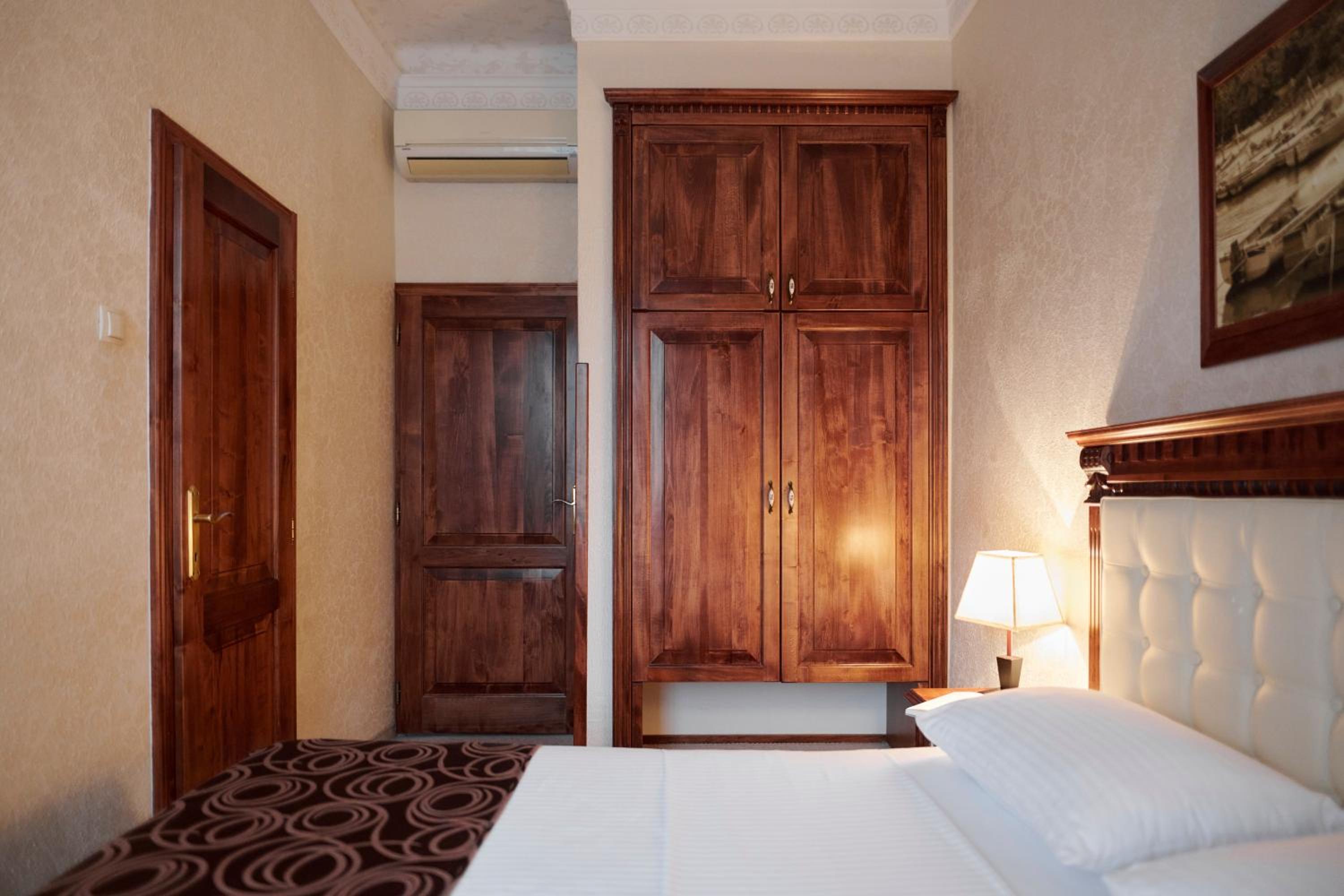 Economy Double Room - Photo 5