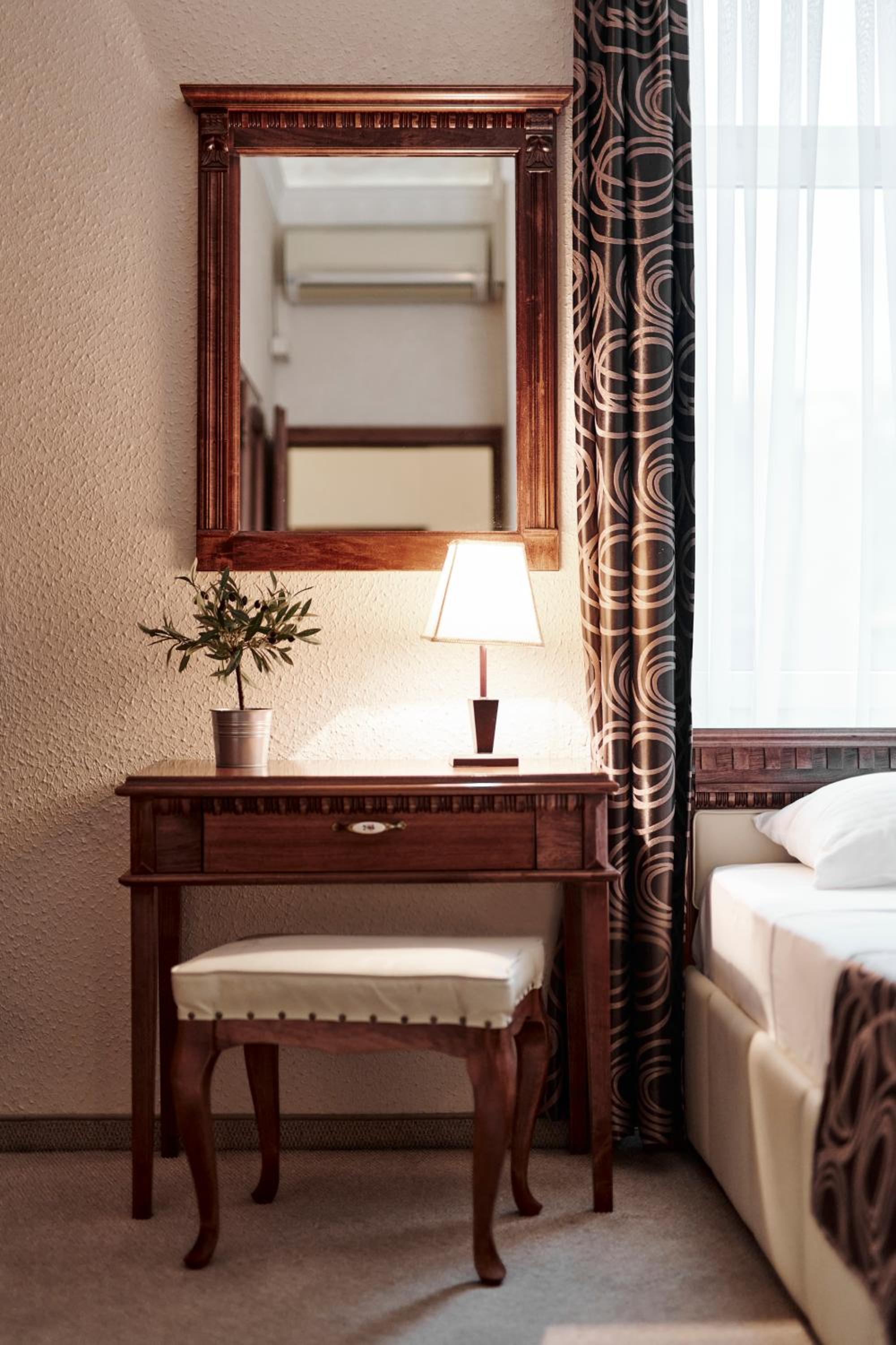 Economy Twin Room - Photo 7