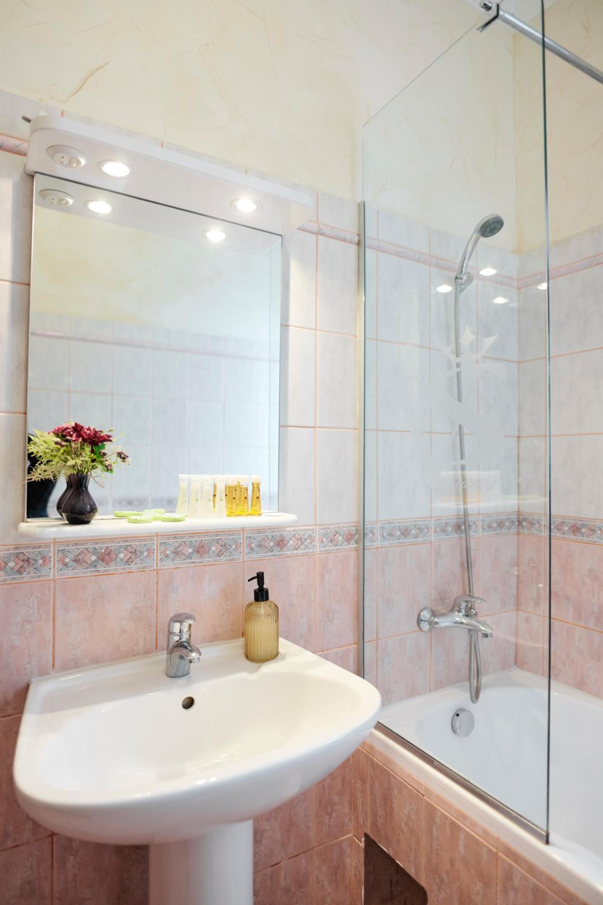 Superior Double Room with Balcony and Sea View - Photo 4