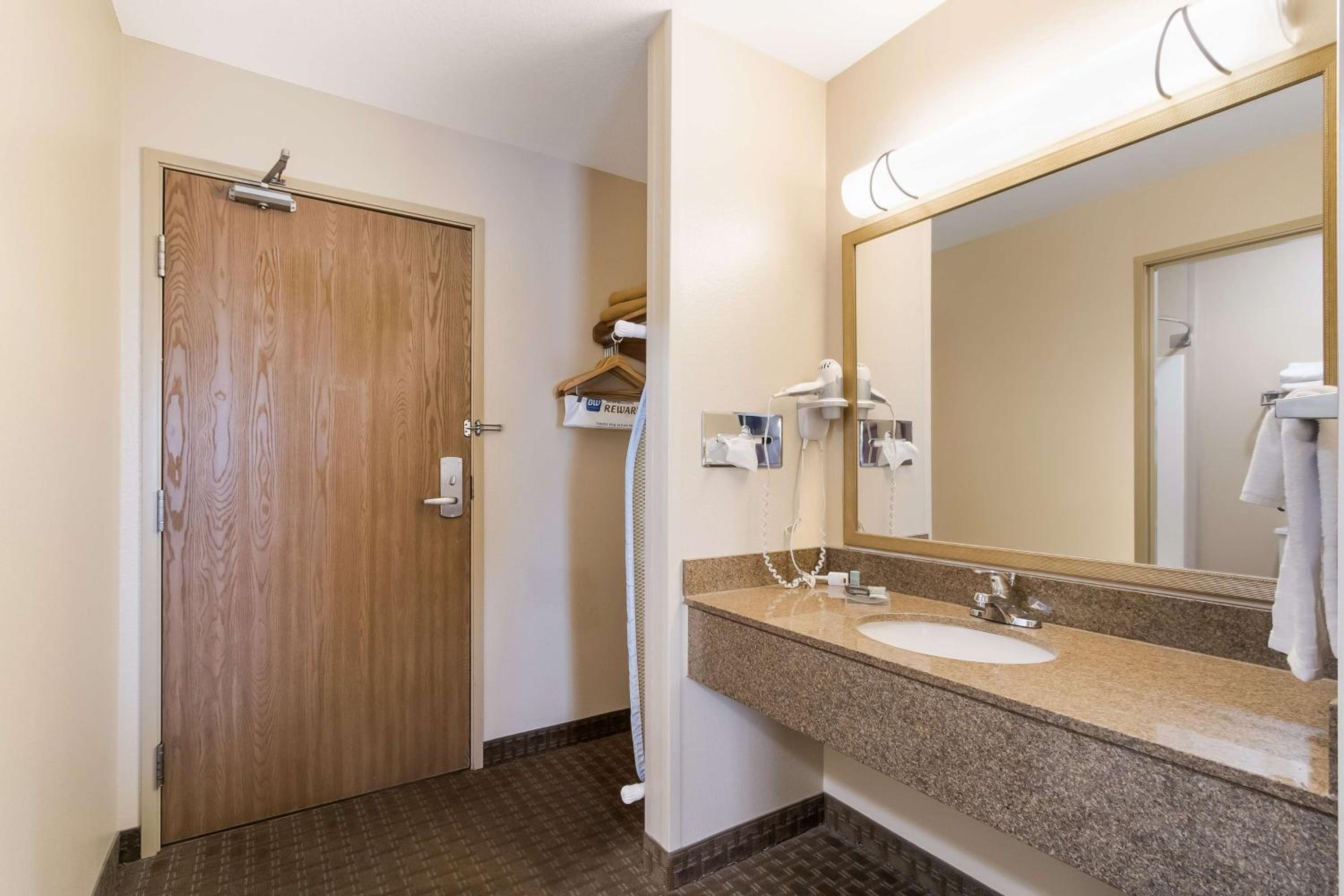 Queen Suite with Two Queen Beds - Tower/Non-Smoking photo 2