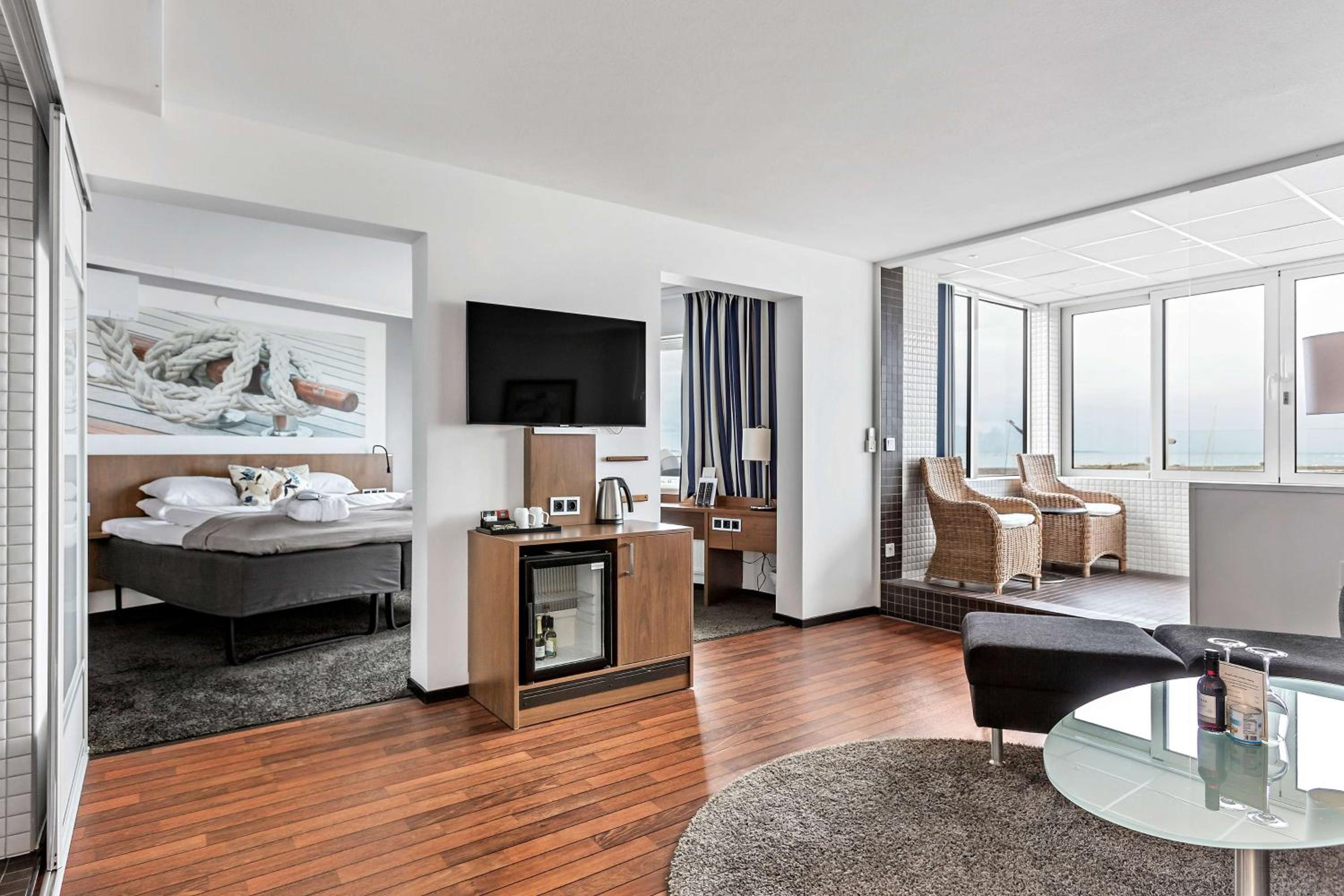 Queen Suite with Sea View - Photo 1