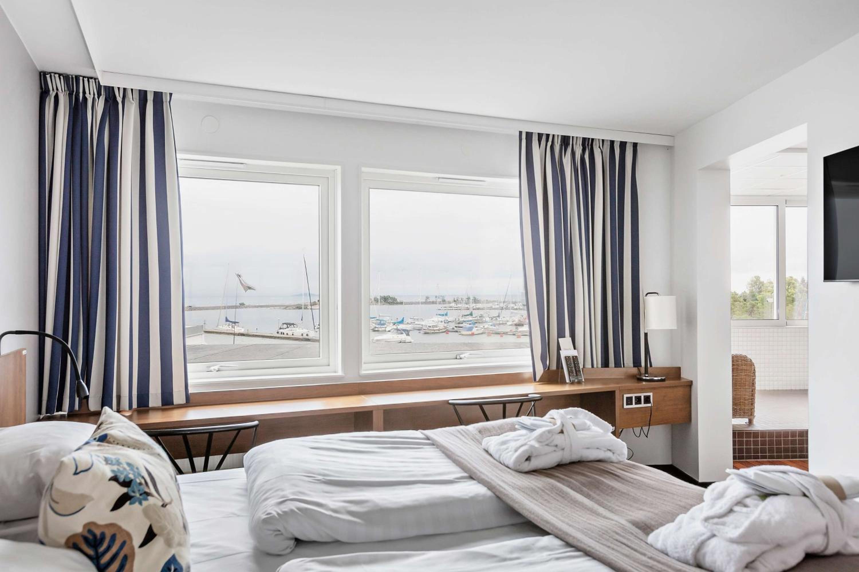 Queen Suite with Sea View - Photo 2