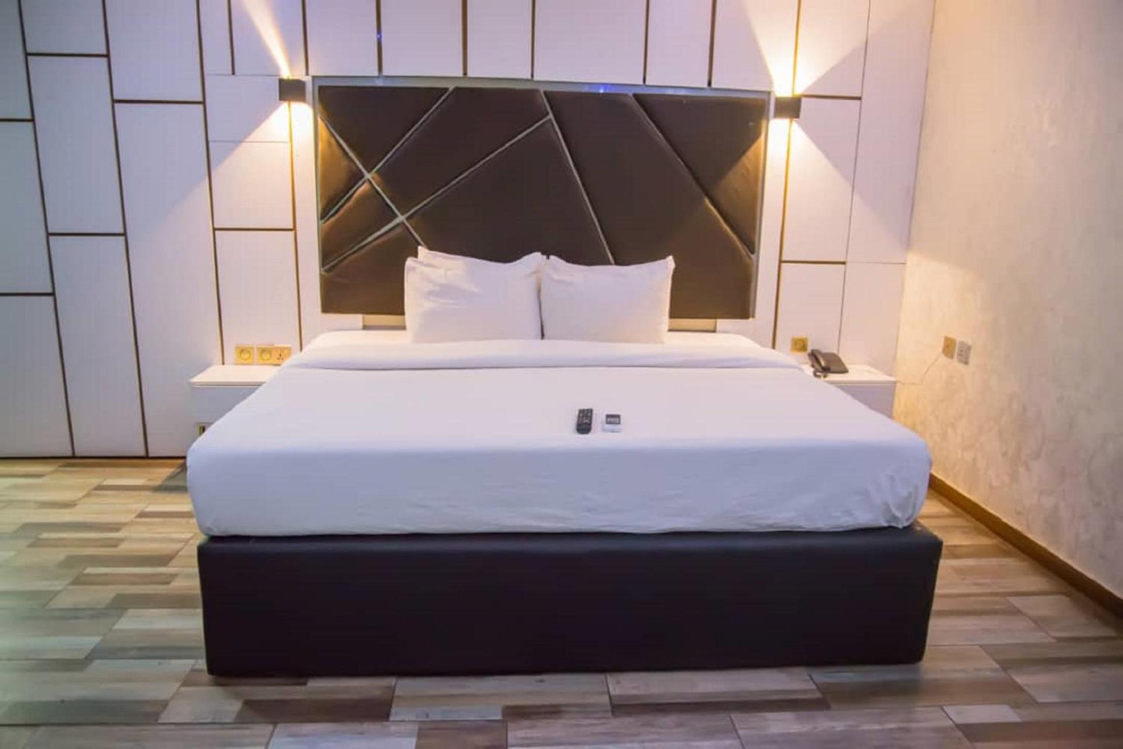 Deluxe Room - Photo 2