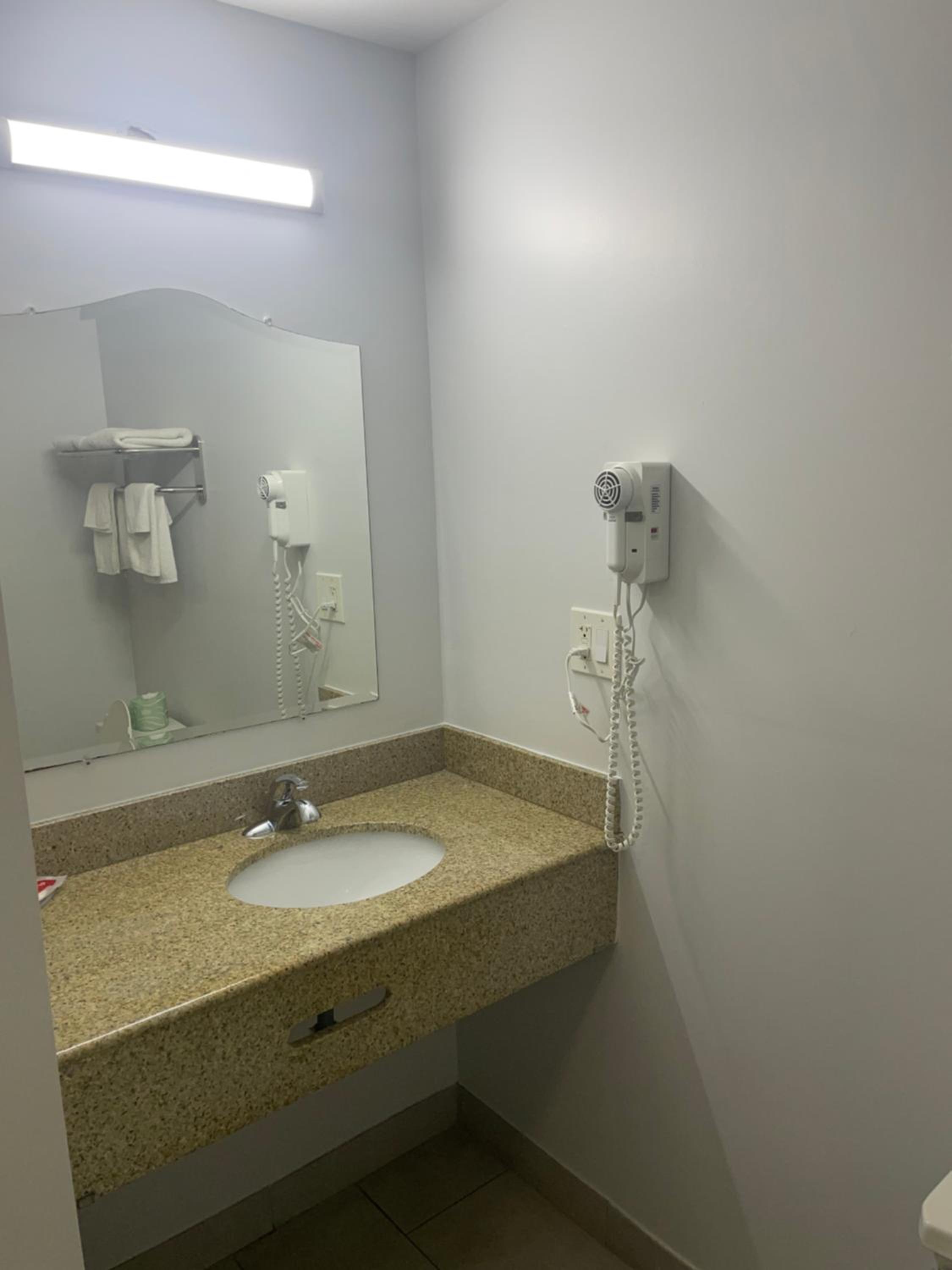 King Room - Non-Smoking - Photo 6