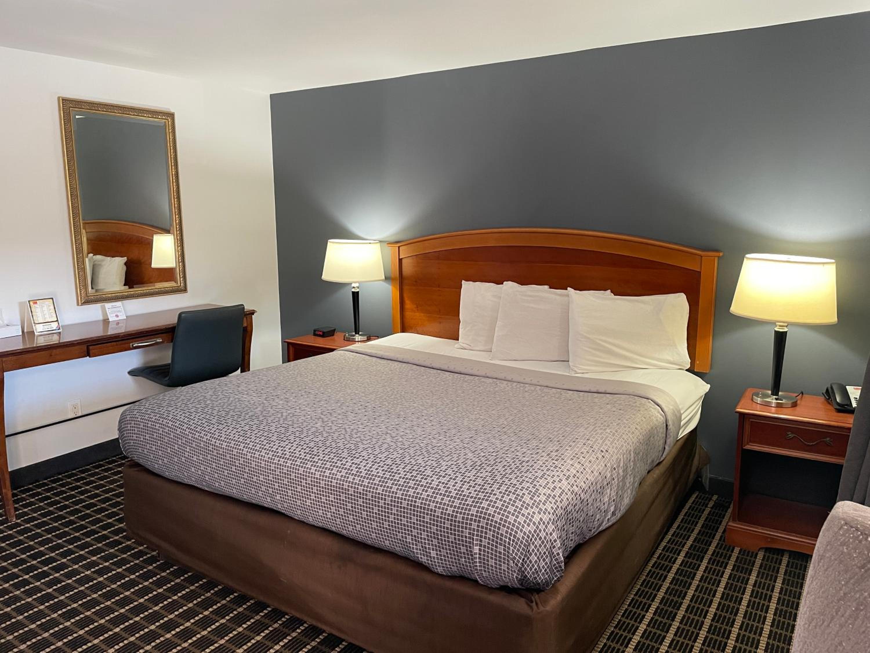 King Room - Non-Smoking - Photo 13