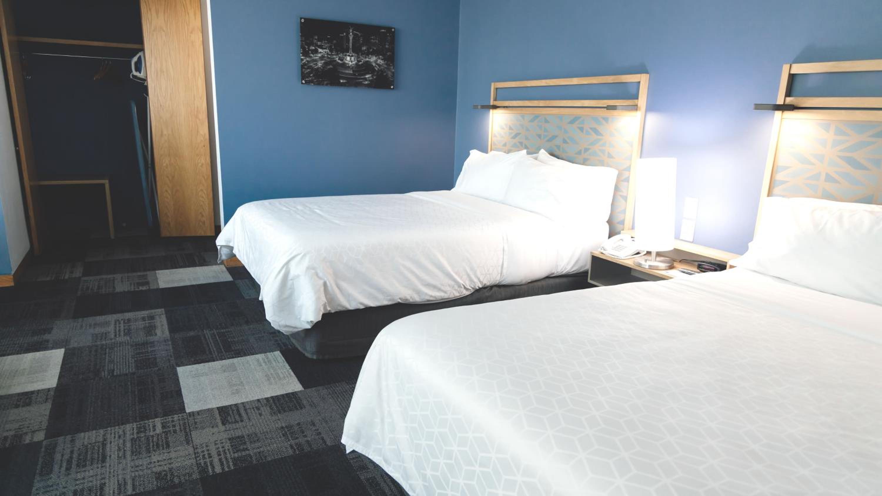 Standard Double Room with Two Double Beds thumbnail 6