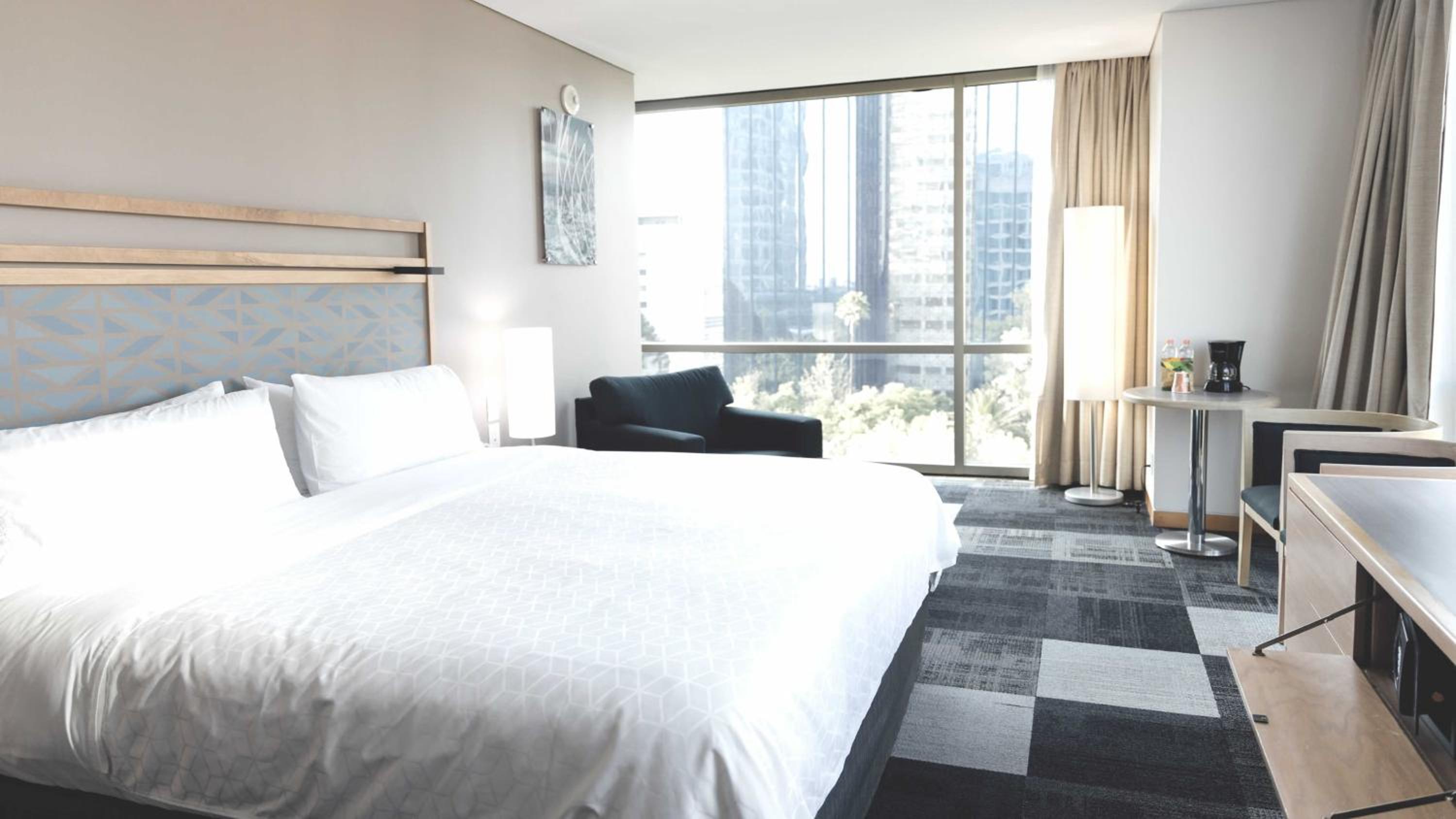 Available room thumbnail 6