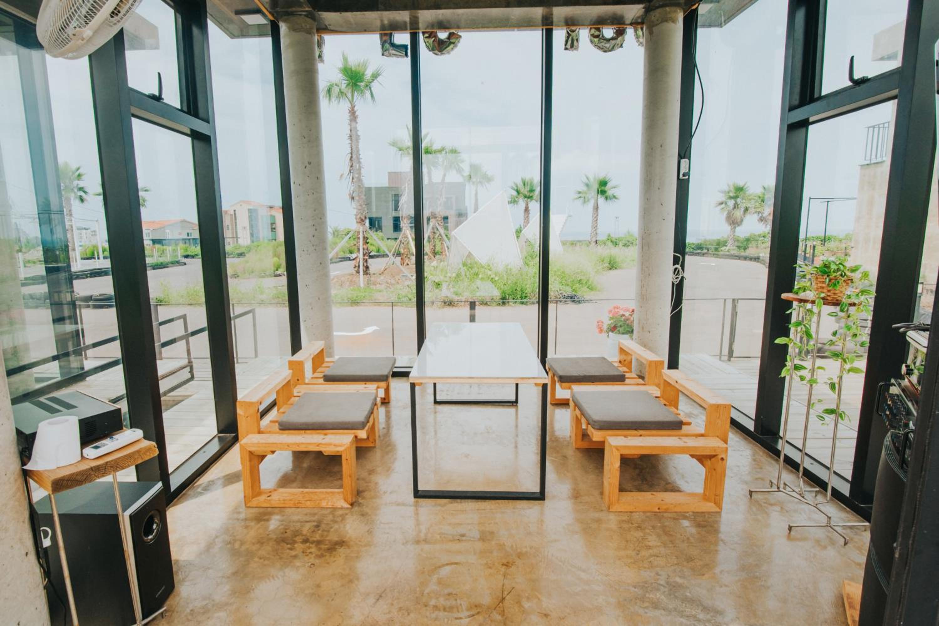 Double Room with Balcony and Sea View - Photo 14
