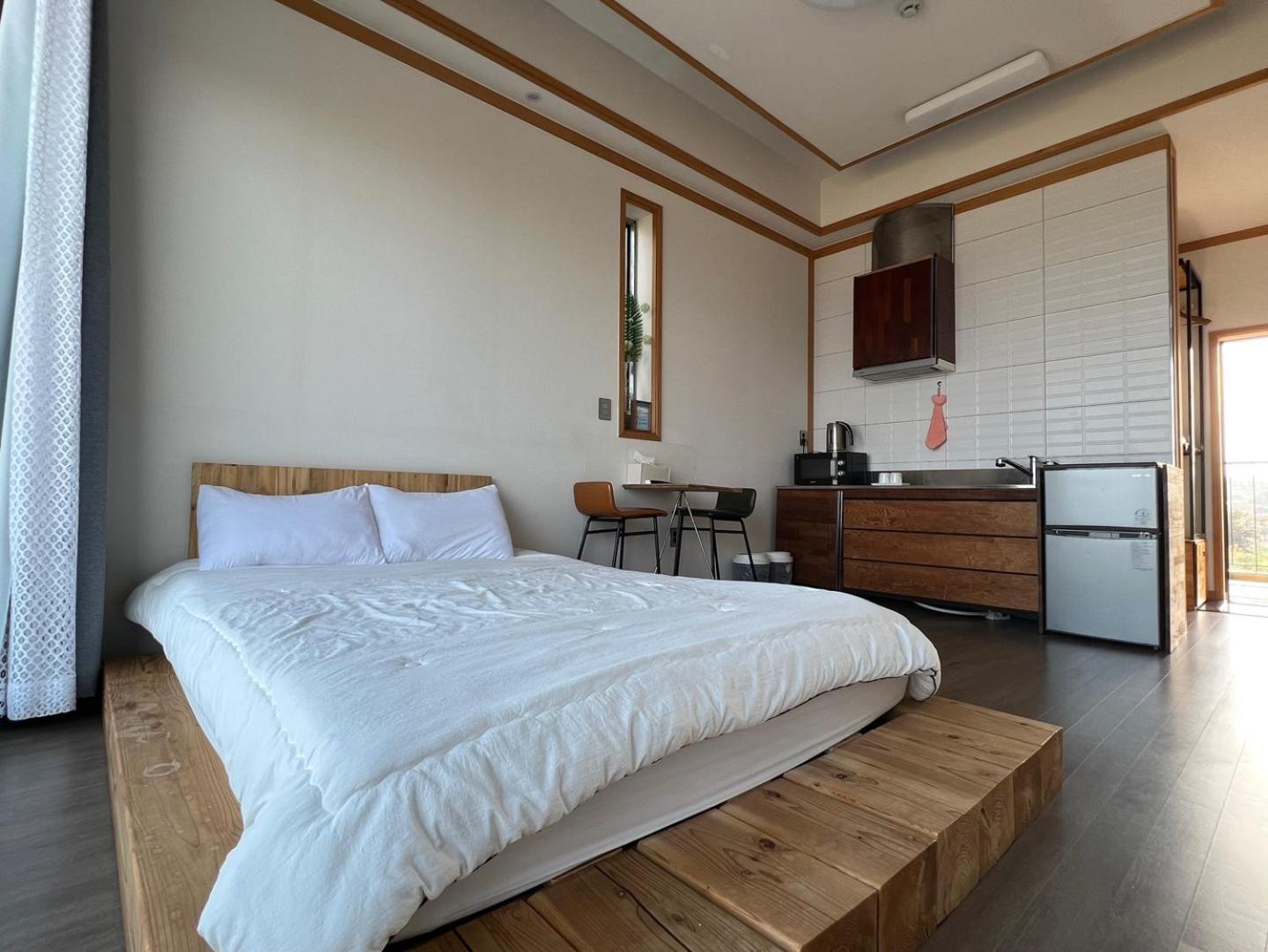 Double Room with Balcony and Sea View - Photo 7