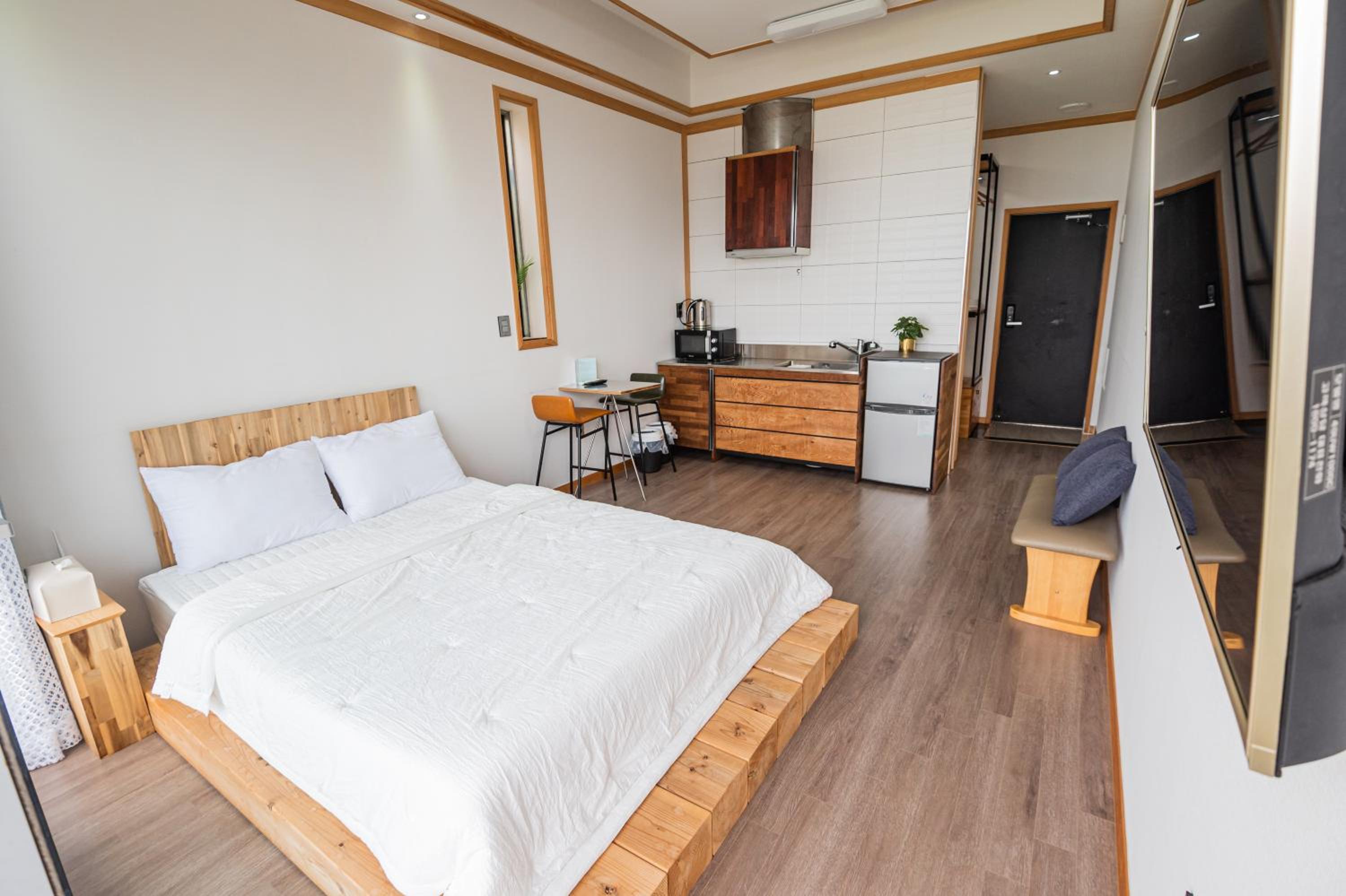Double Room with Balcony and Sea View - Photo 1