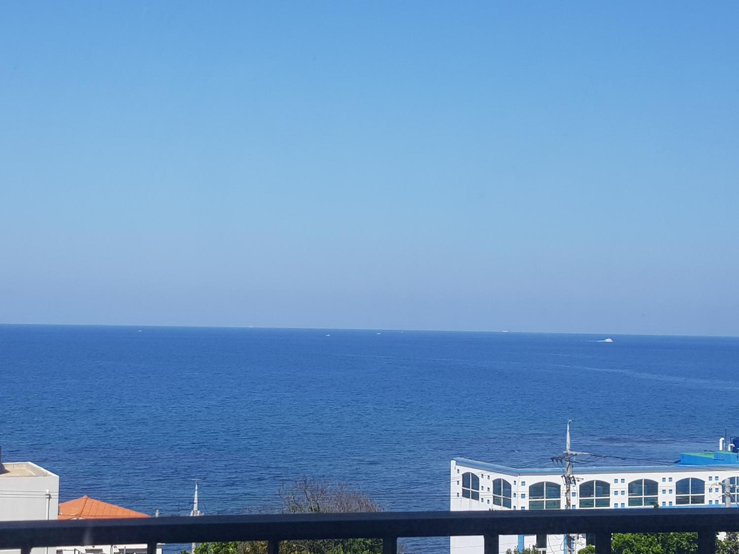 Double Room with Balcony and Sea View - Photo 3