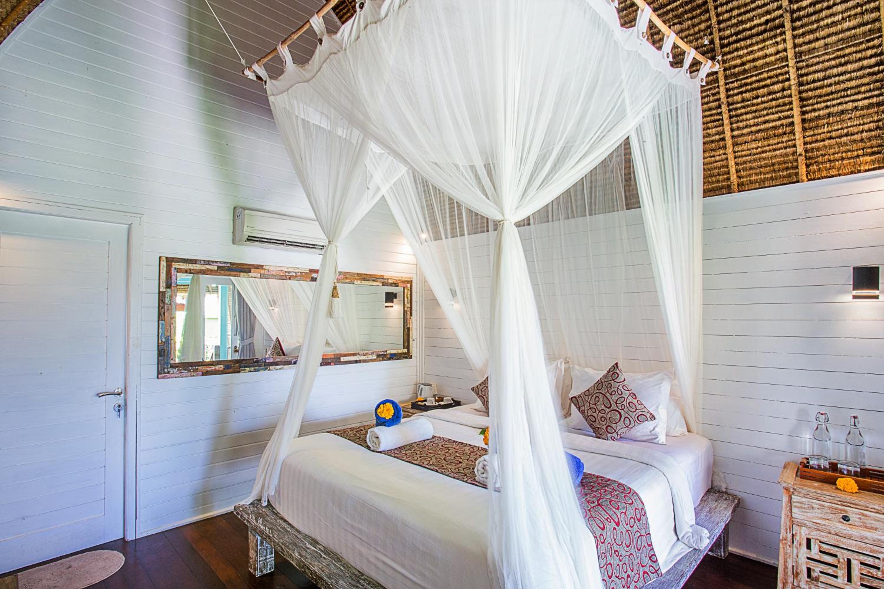 Deluxe Bungalow with Garden View - Photo 11