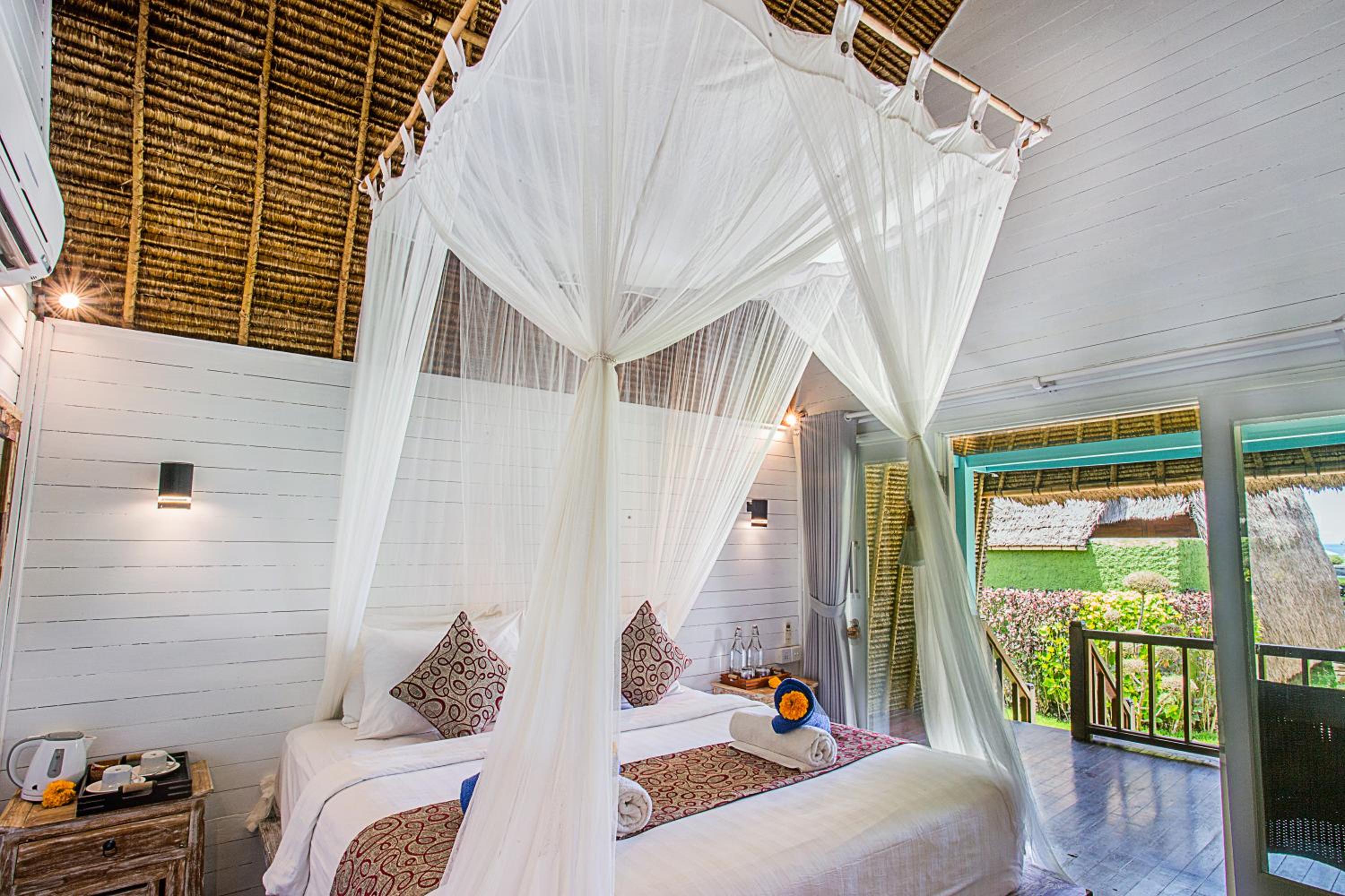 Deluxe Bungalow with Garden View - Photo 10