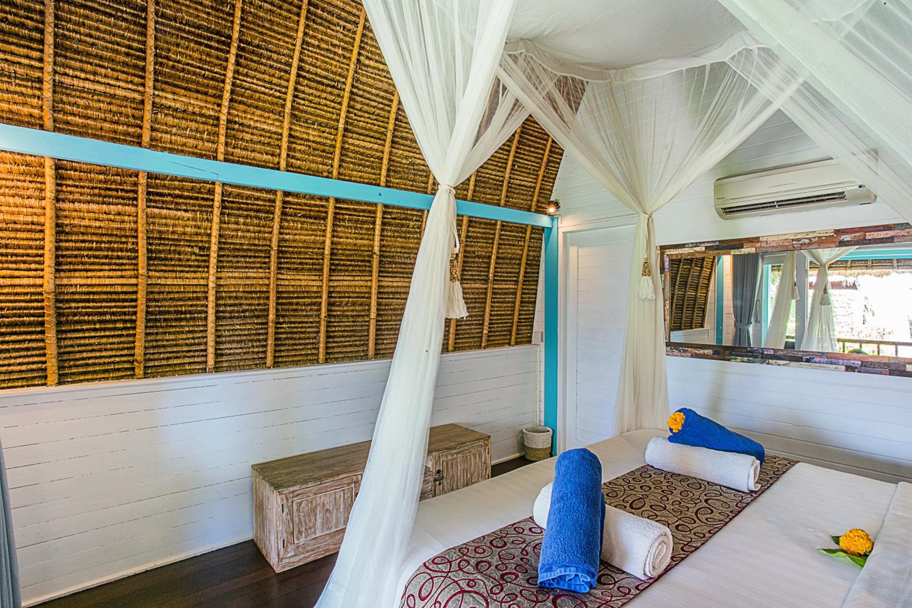 Deluxe Bungalow with Garden View - Photo 9