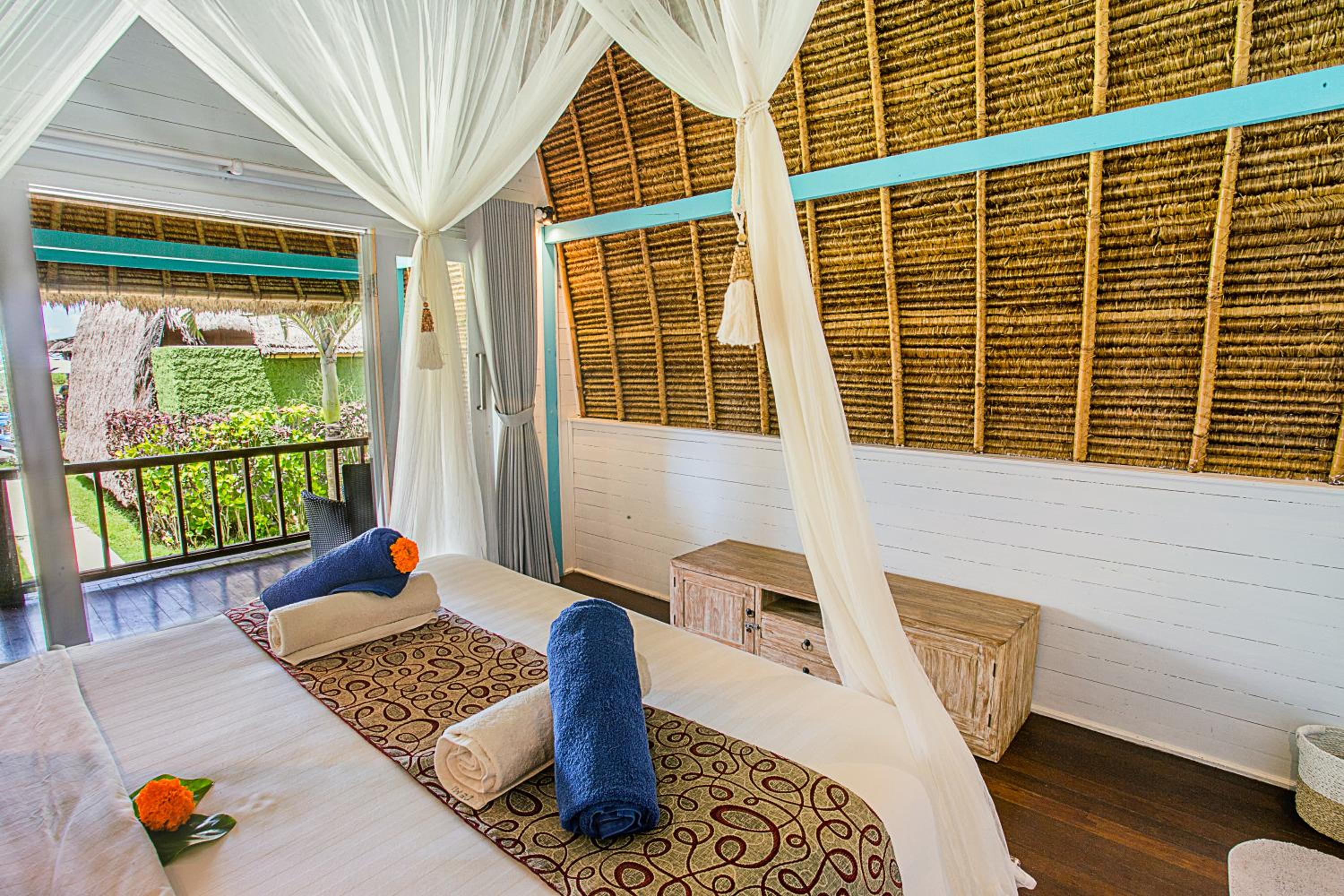 Deluxe Bungalow with Garden View - Photo 8