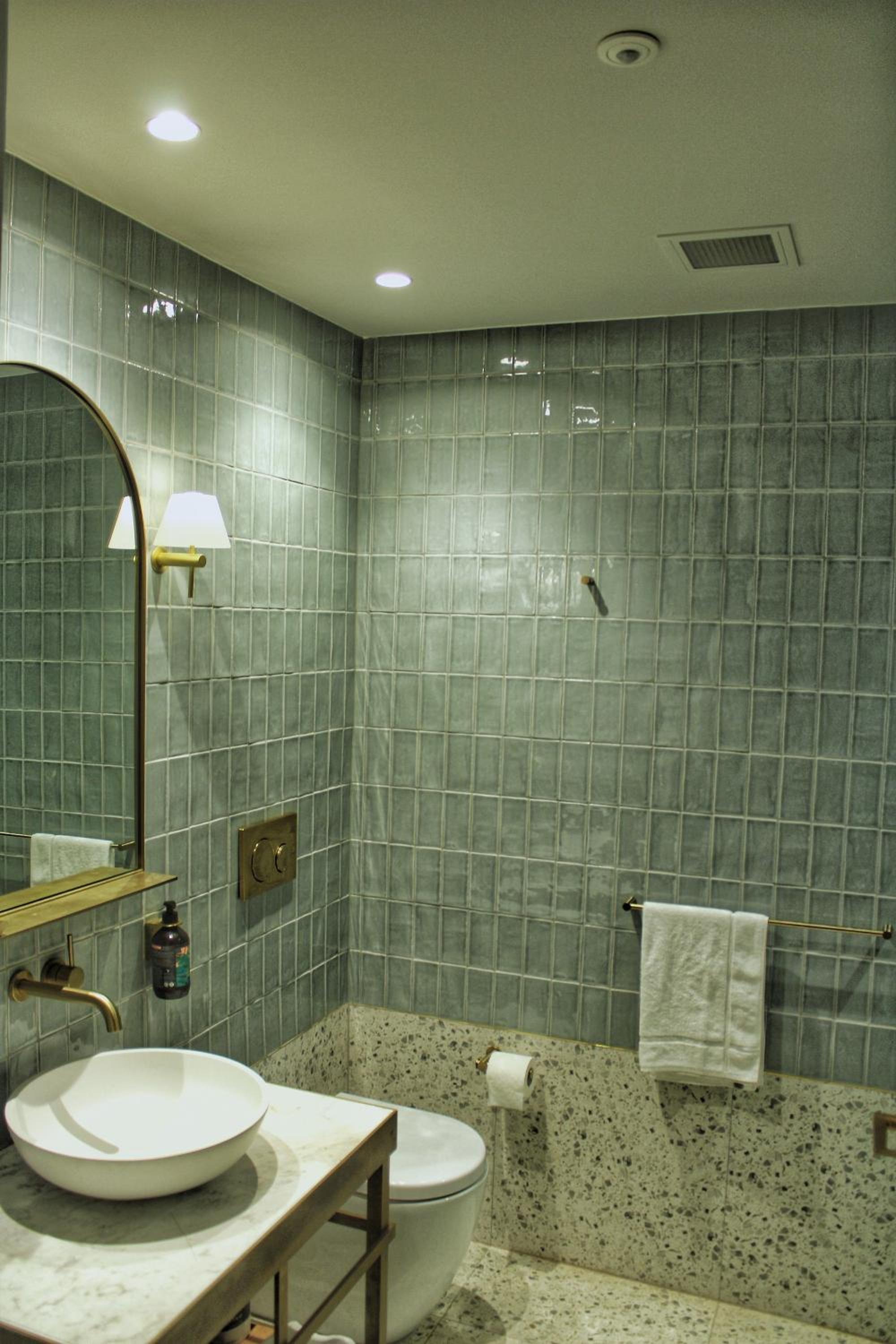 Queen Room photo 2