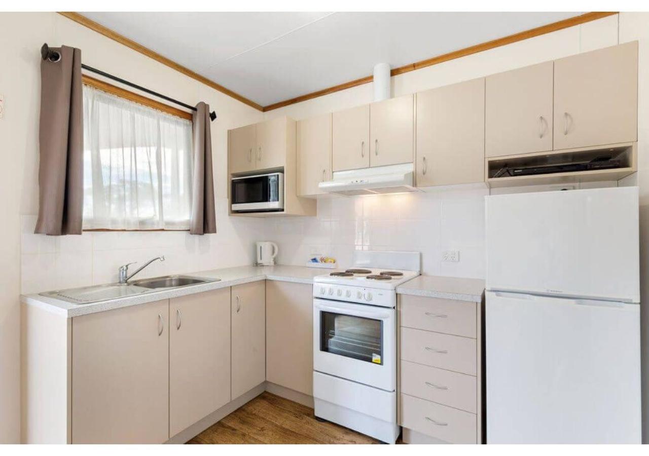 Superior 2 Bedroom Cabin – Sleeps 6 - Photo 5