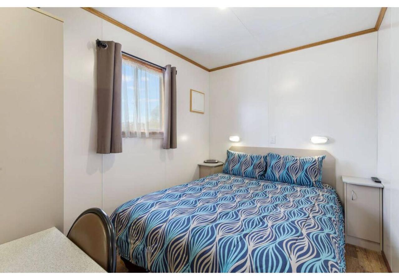 Superior 2 Bedroom Cabin – Sleeps 6 - Photo 4