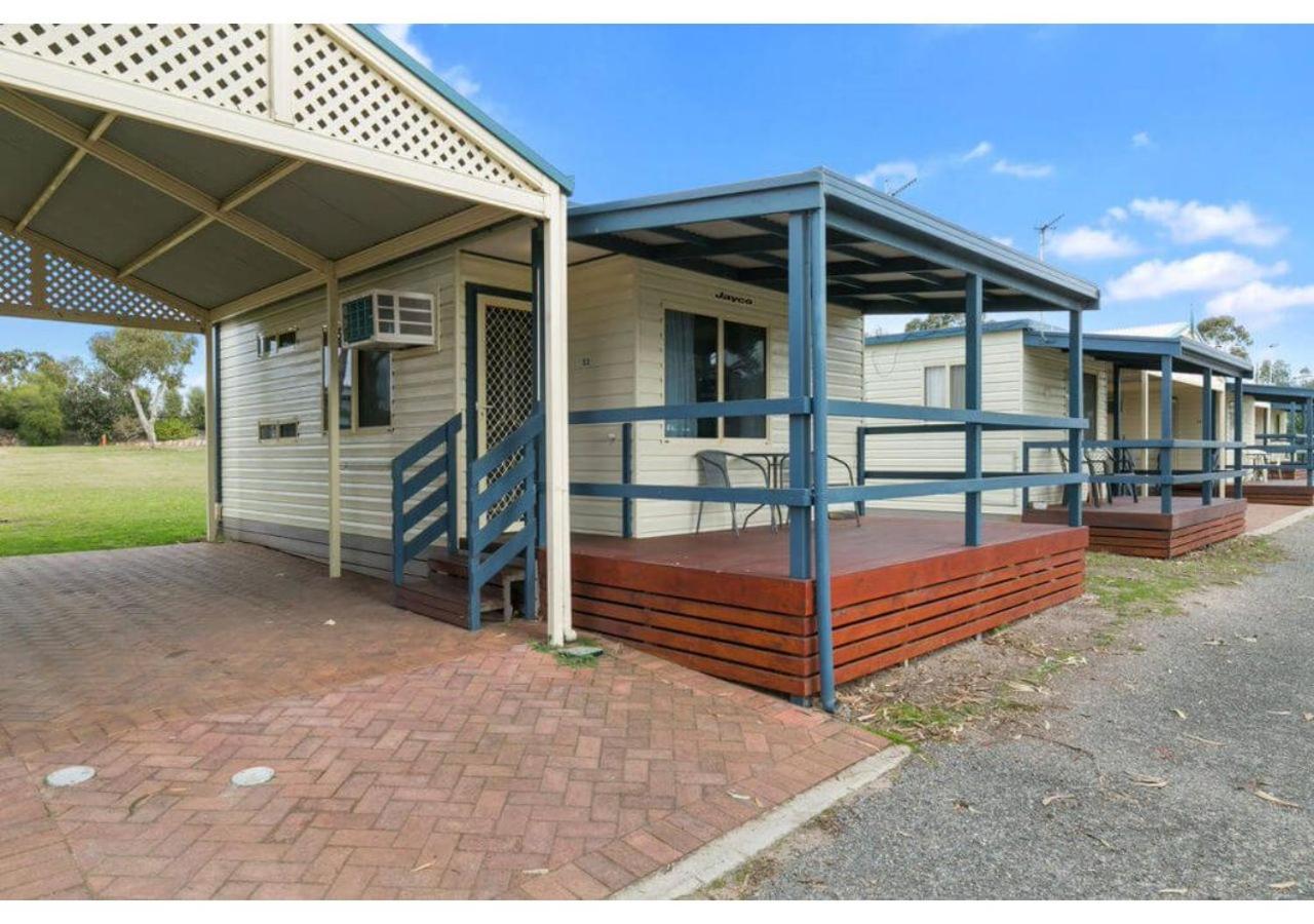 Standard 2 Bedroom Cabin – Sleeps 6 - Photo 2