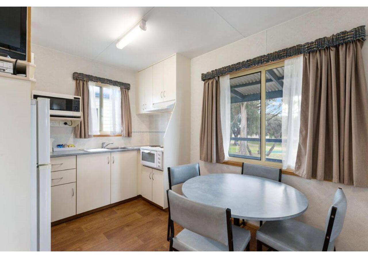 Standard 2 Bedroom Cabin – Sleeps 6 - Photo 3