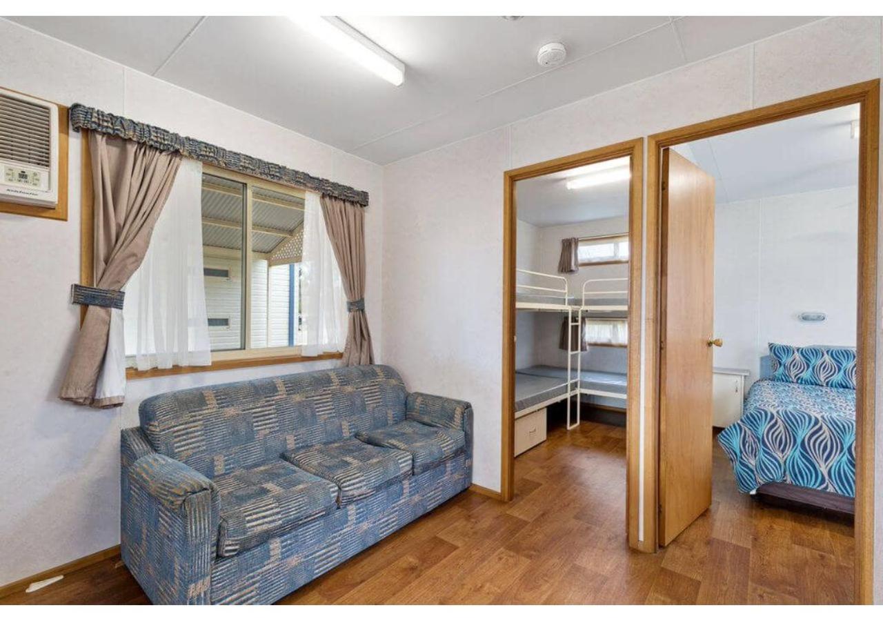 Standard 2 Bedroom Cabin – Sleeps 6 - Photo 4