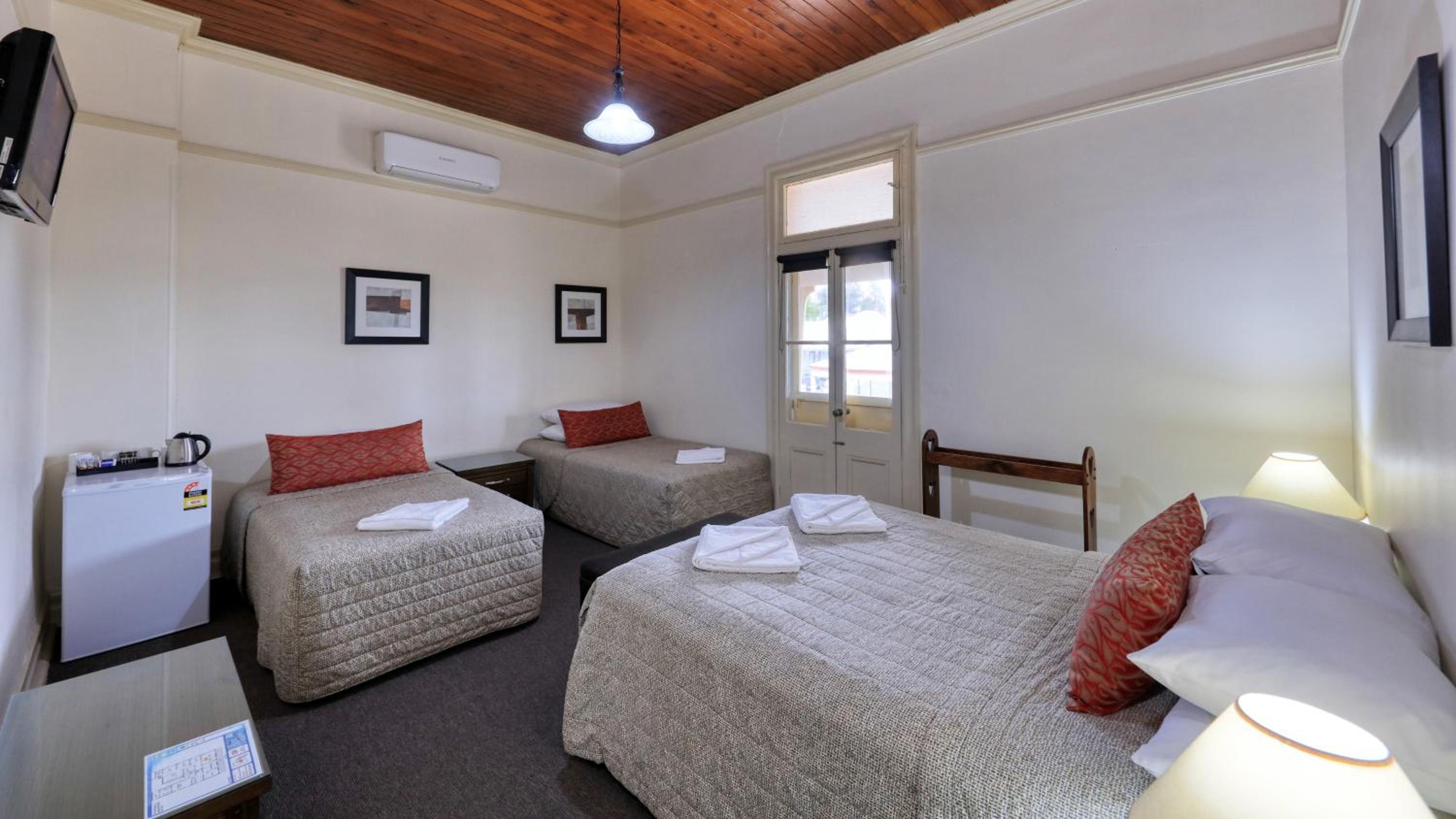 Family Room with Balcony with Shared Bathroom