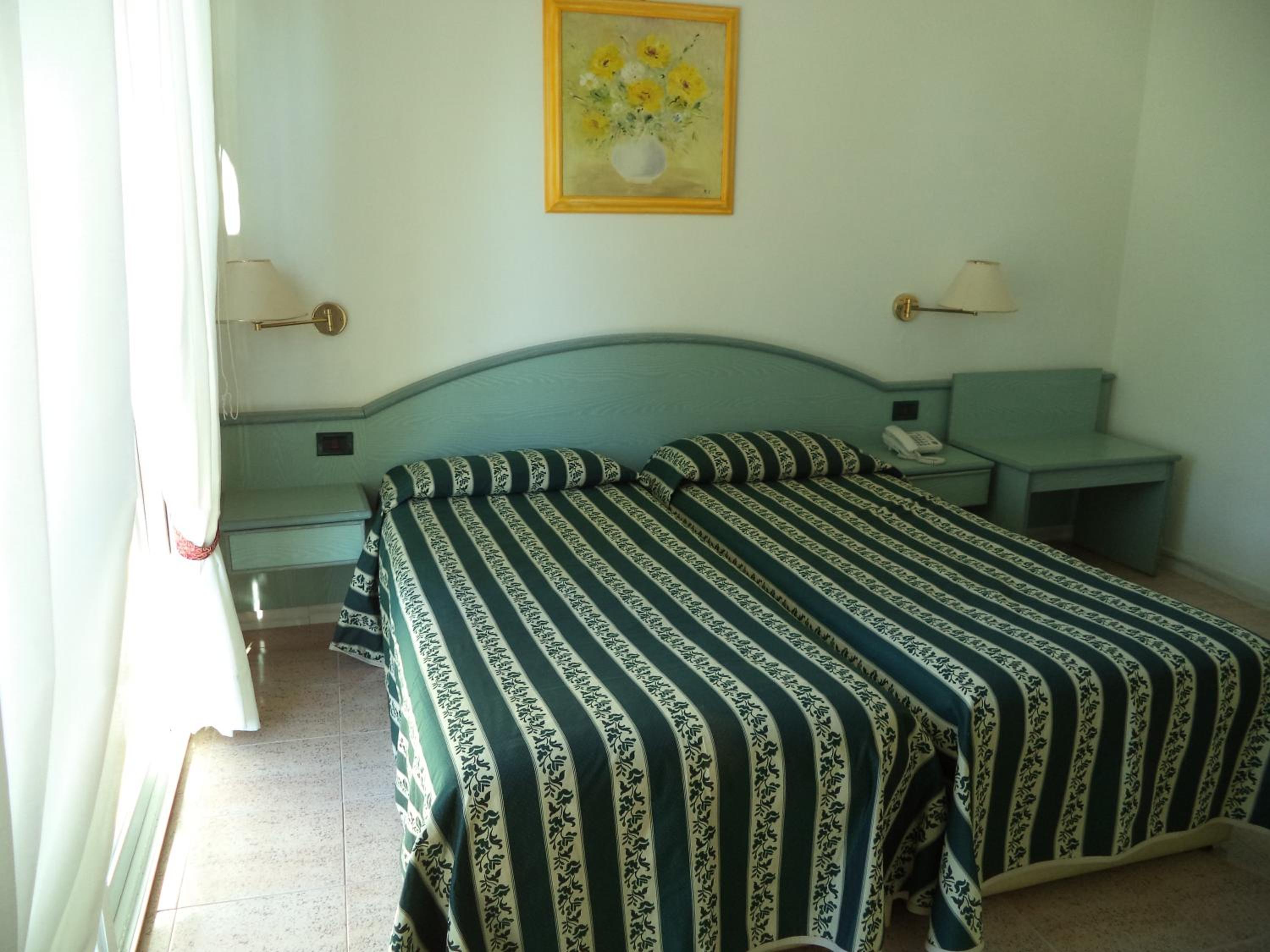 Economy Double Room photo 2
