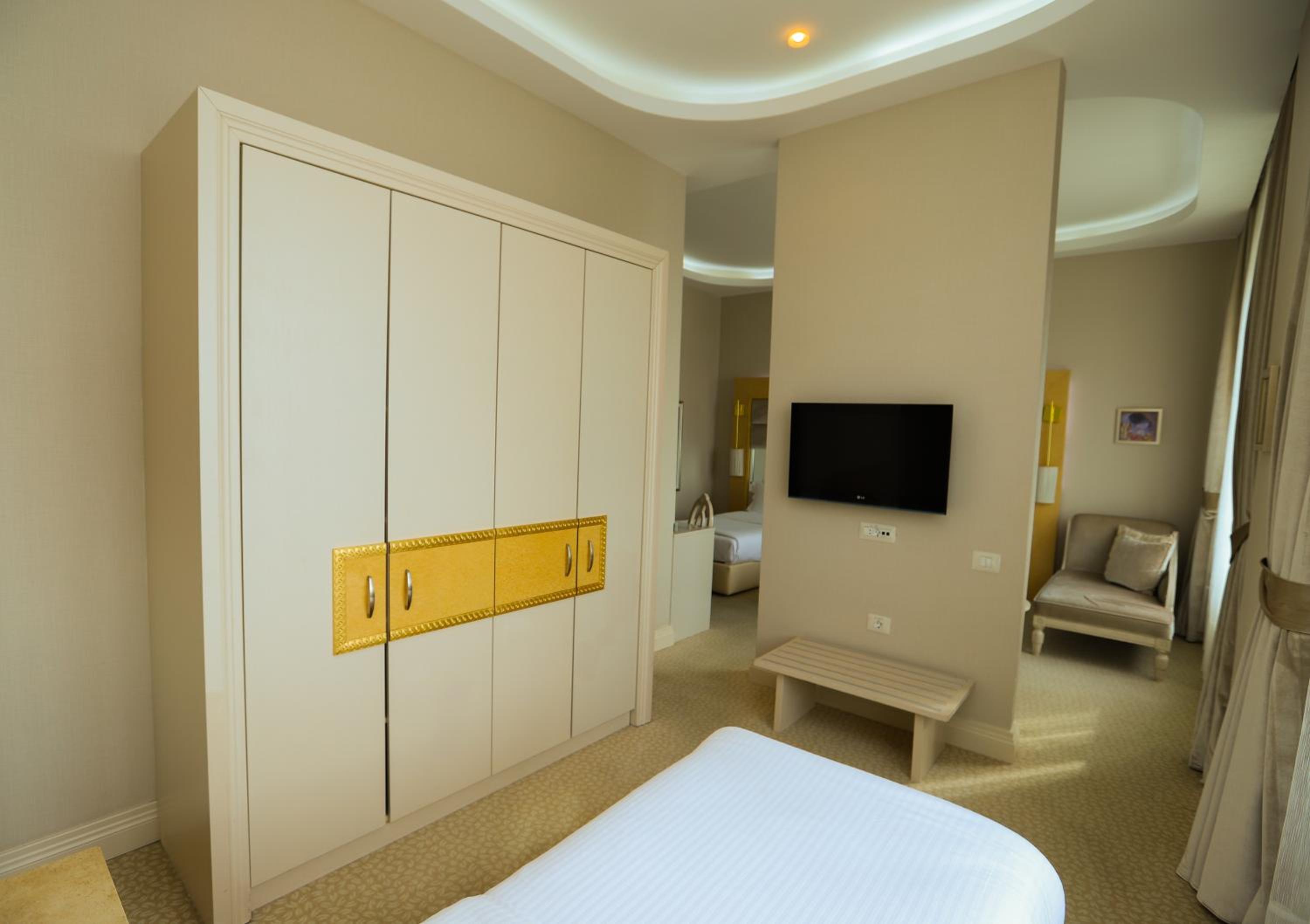 Superior Triple Room photo 2