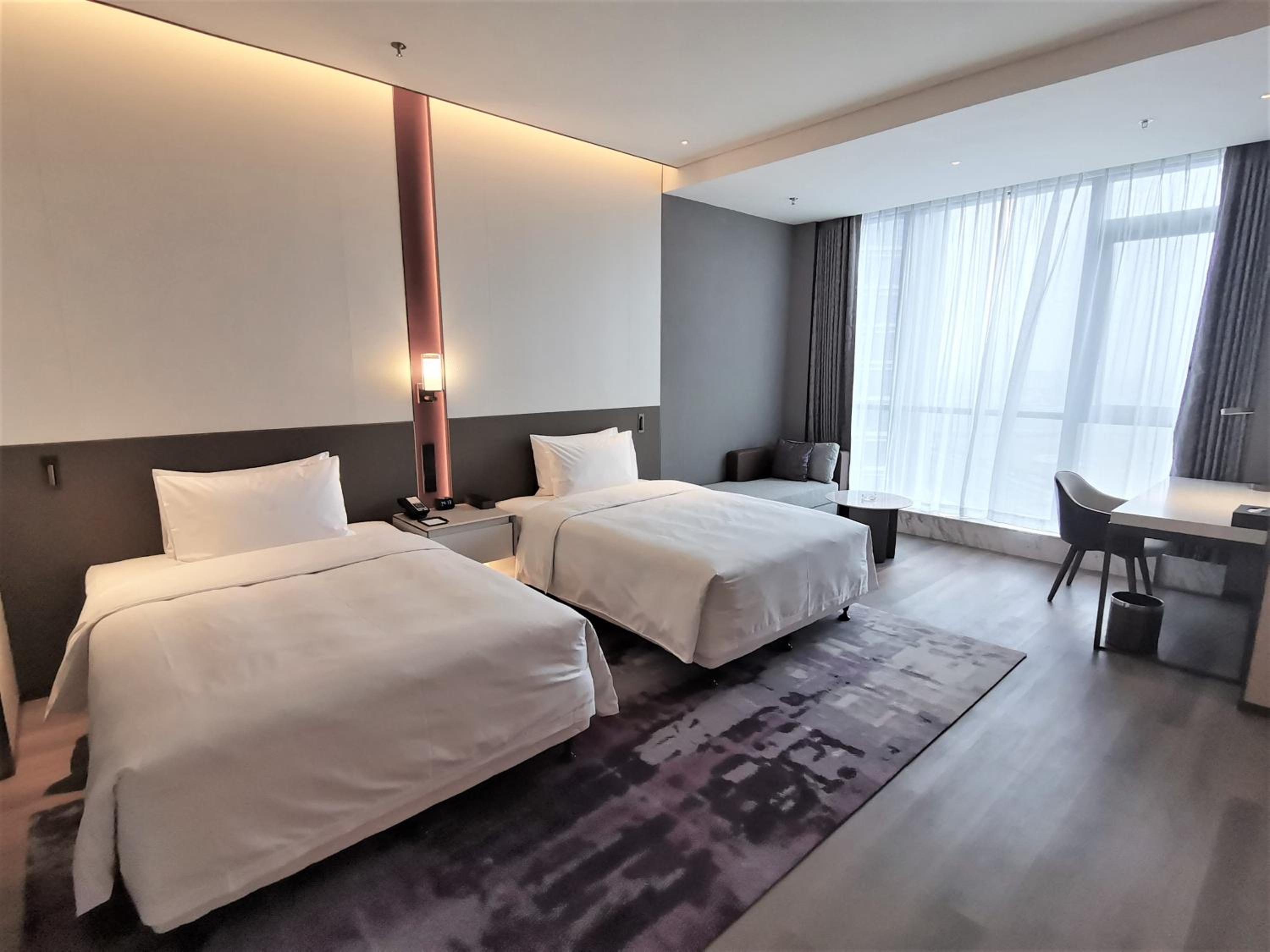 Deluxe Twin Room - Non-Smoking - Photo 1