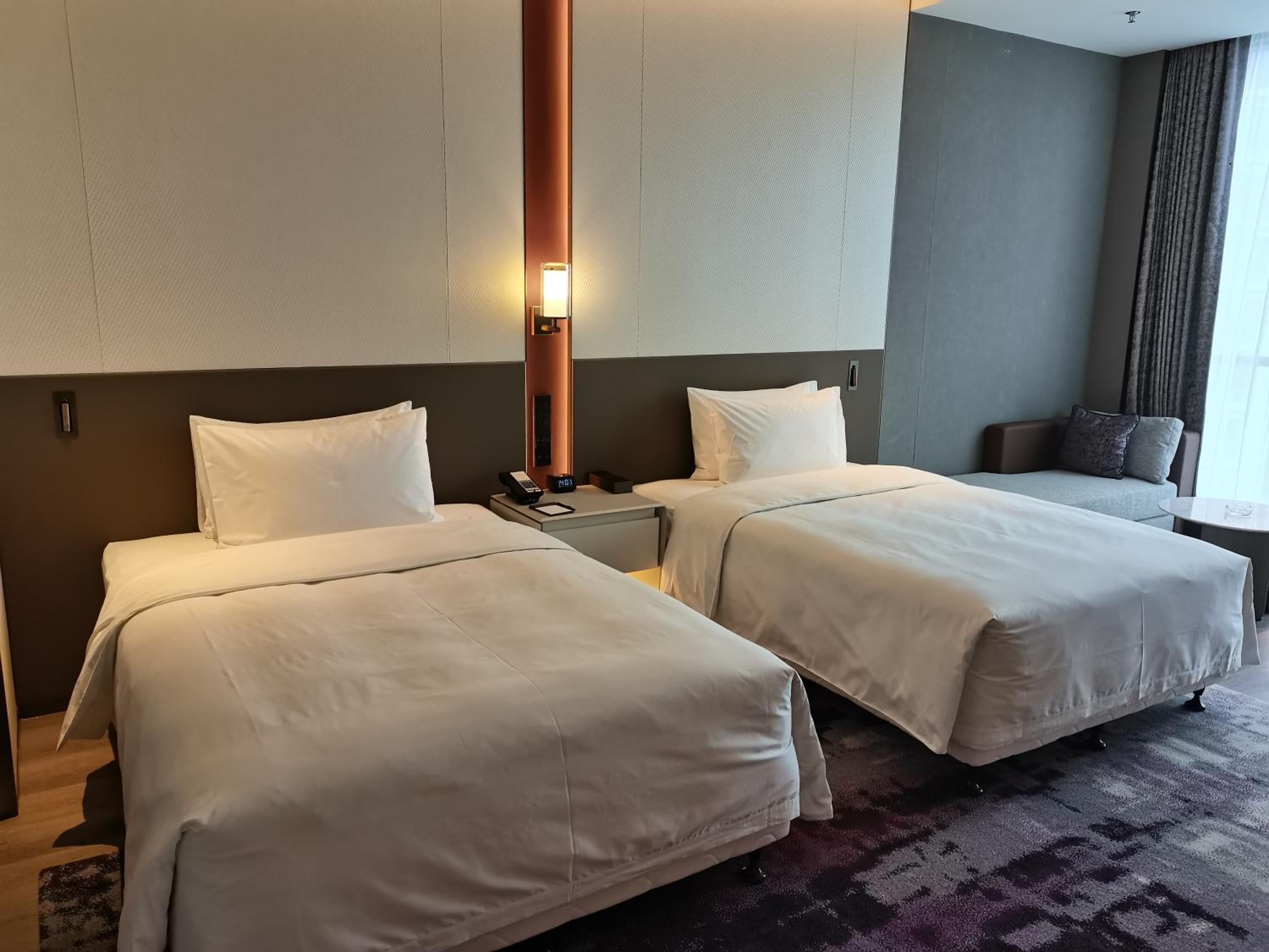 Deluxe Twin Room - Non-Smoking - Photo 10
